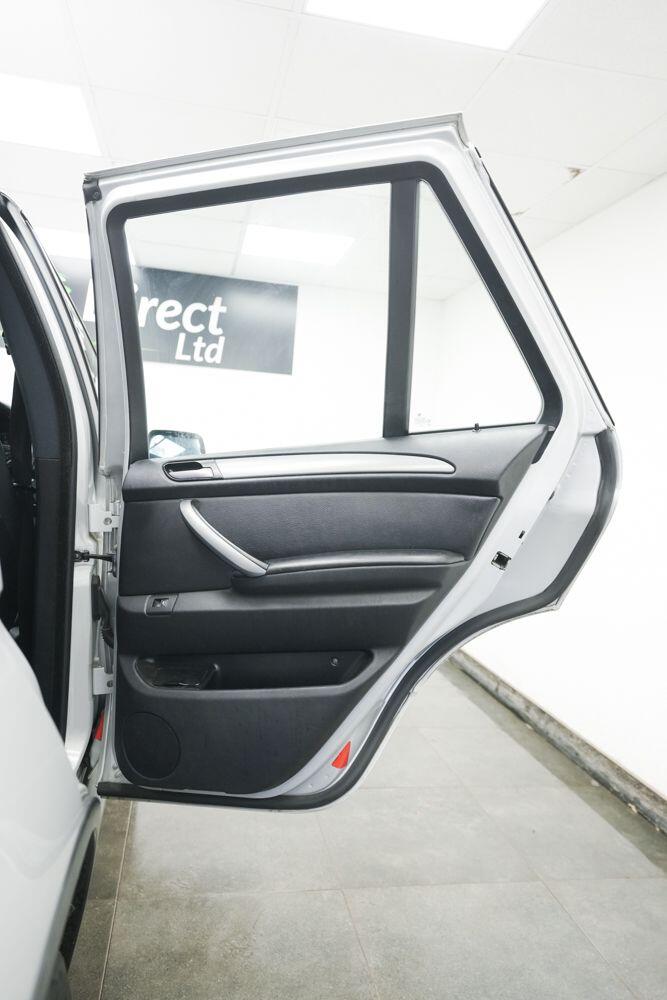 BMW X5 view 13
