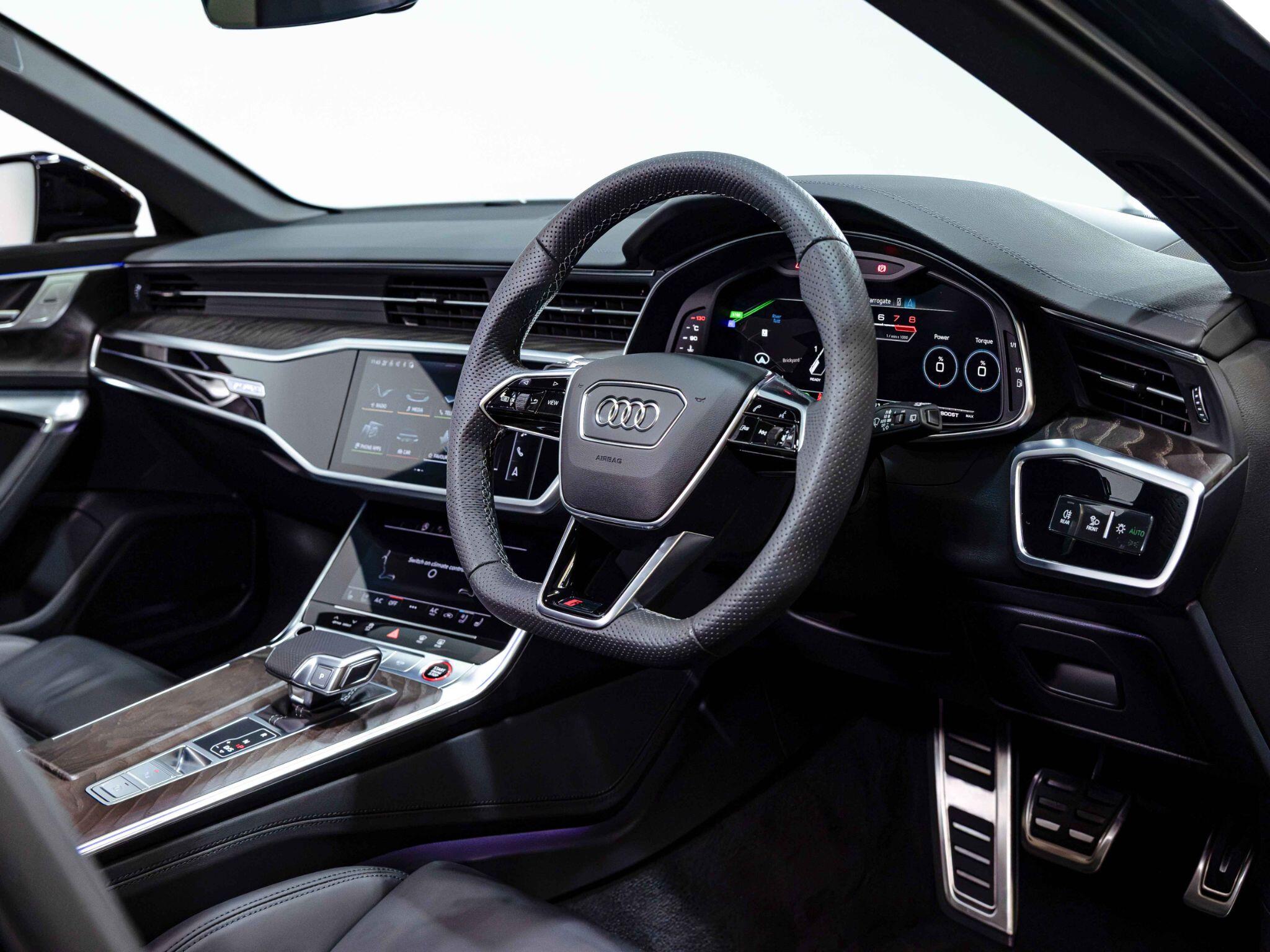 Audi RS6 Avant view 17