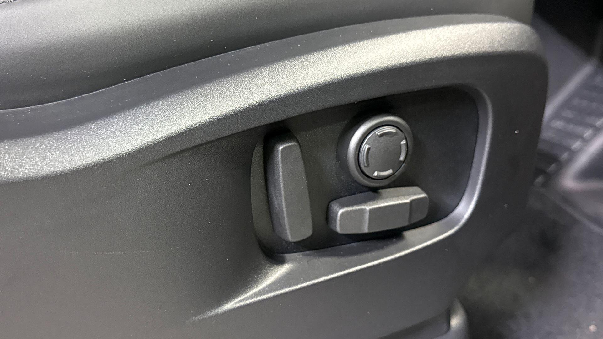 Land Rover Defender view 27