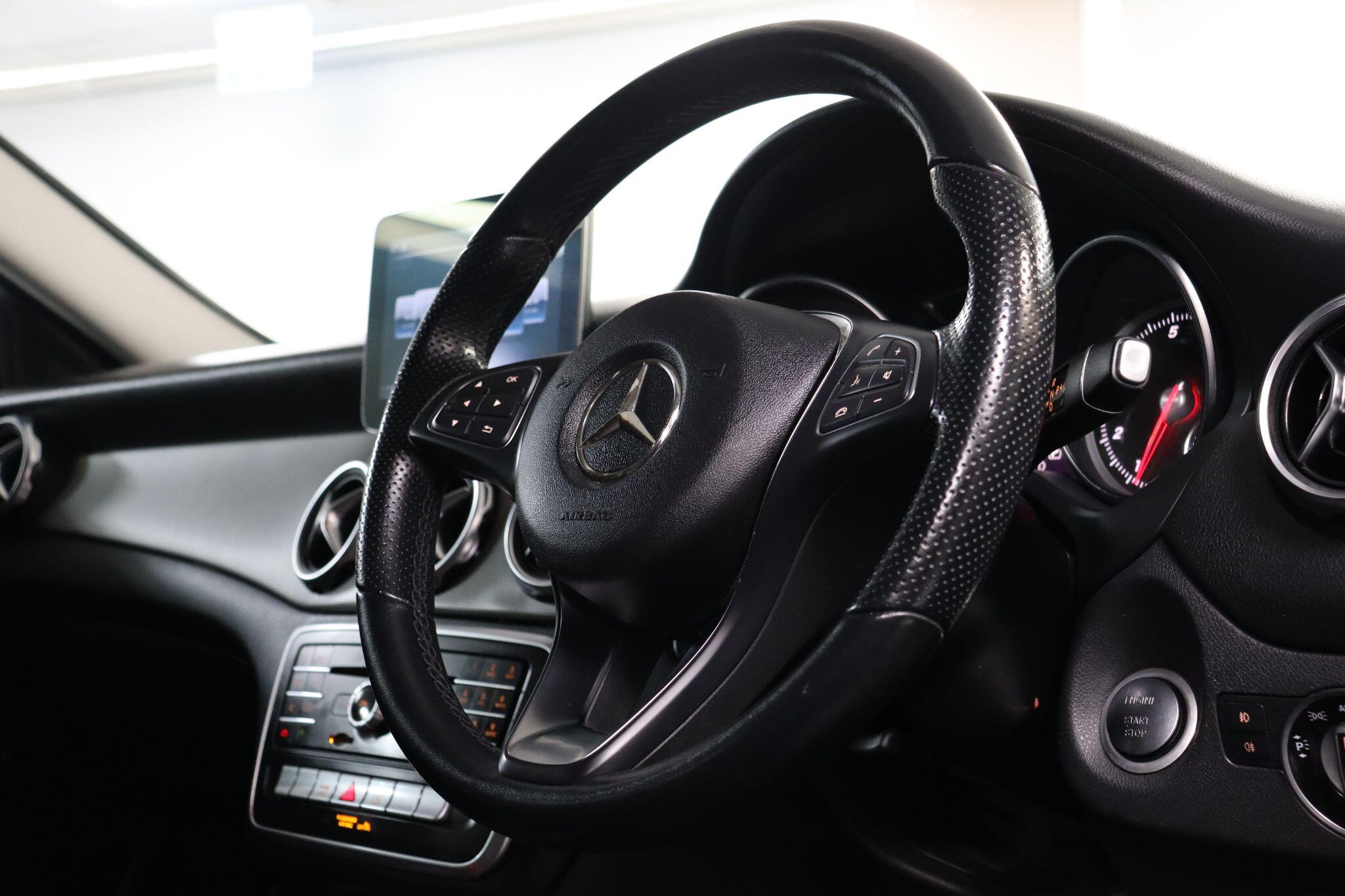 Mercedes-Benz Gla view 12