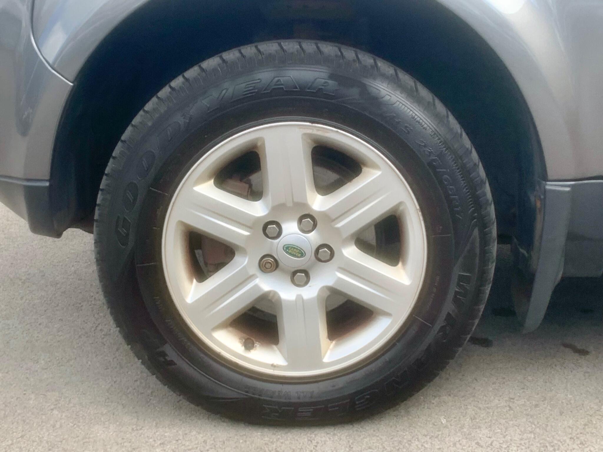 Land Rover Freelander 2 view 12