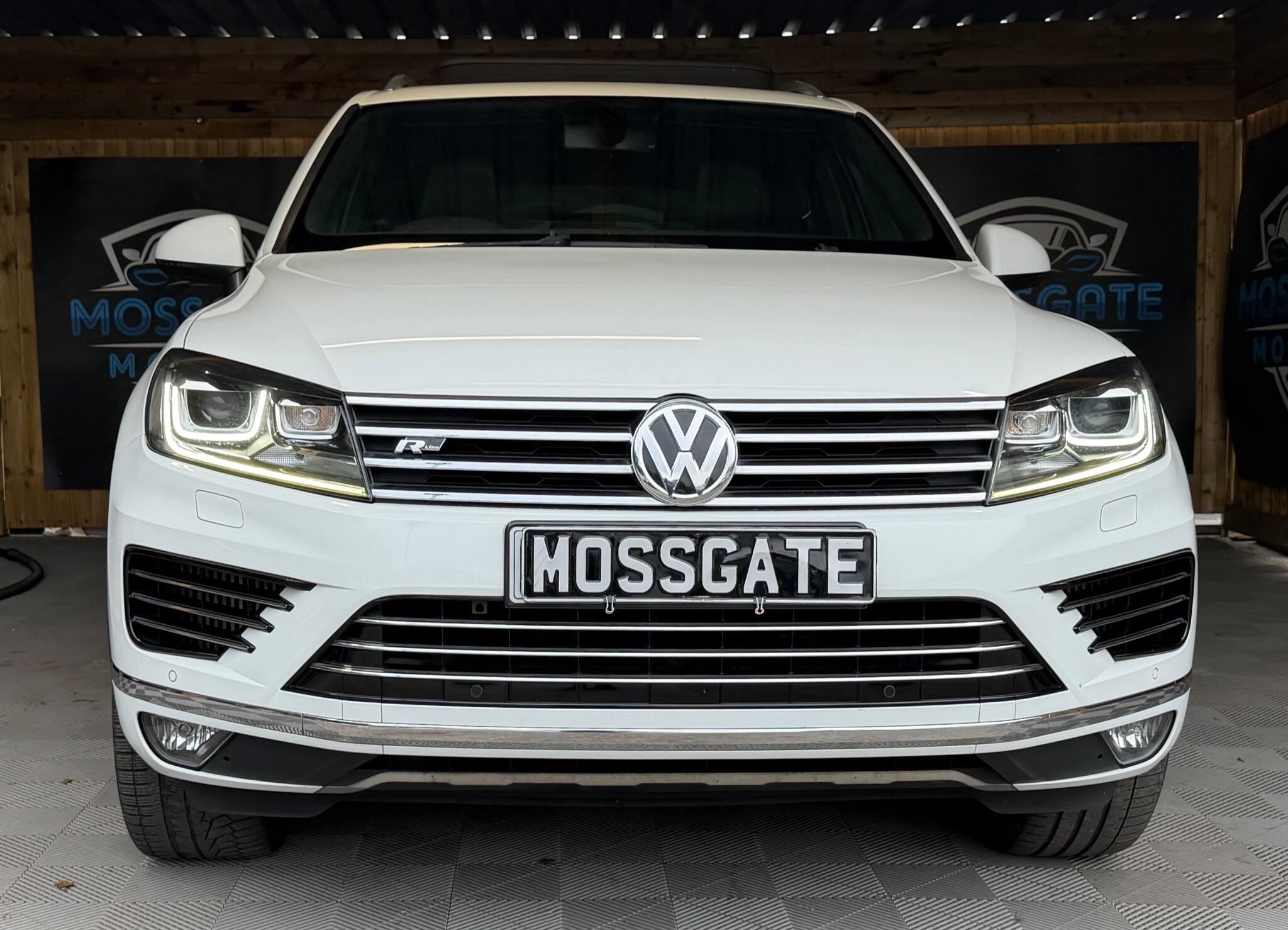 Volkswagen Touareg view 4