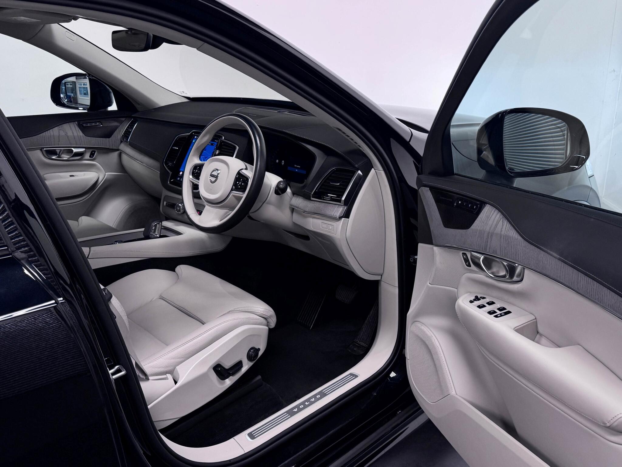 Volvo XC90 view 37