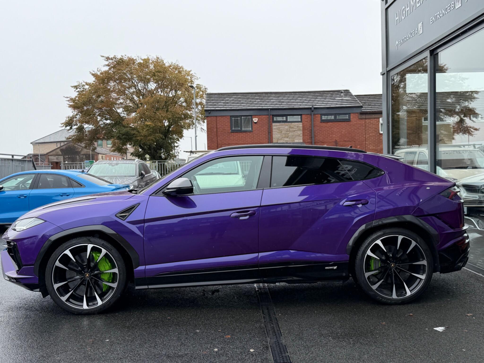 Lamborghini Urus view 6