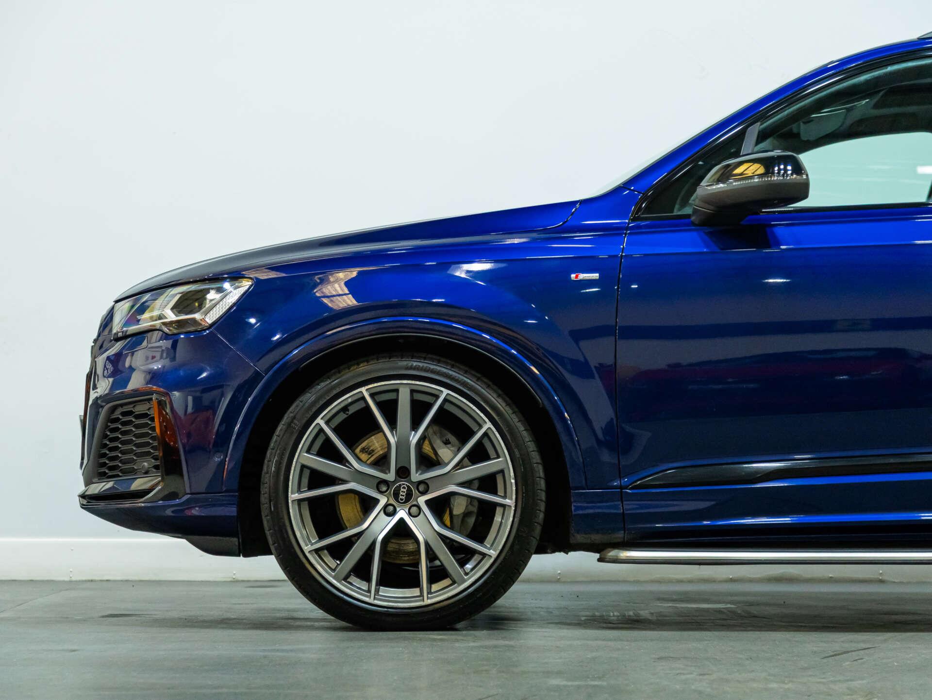 Audi Q7 view 20