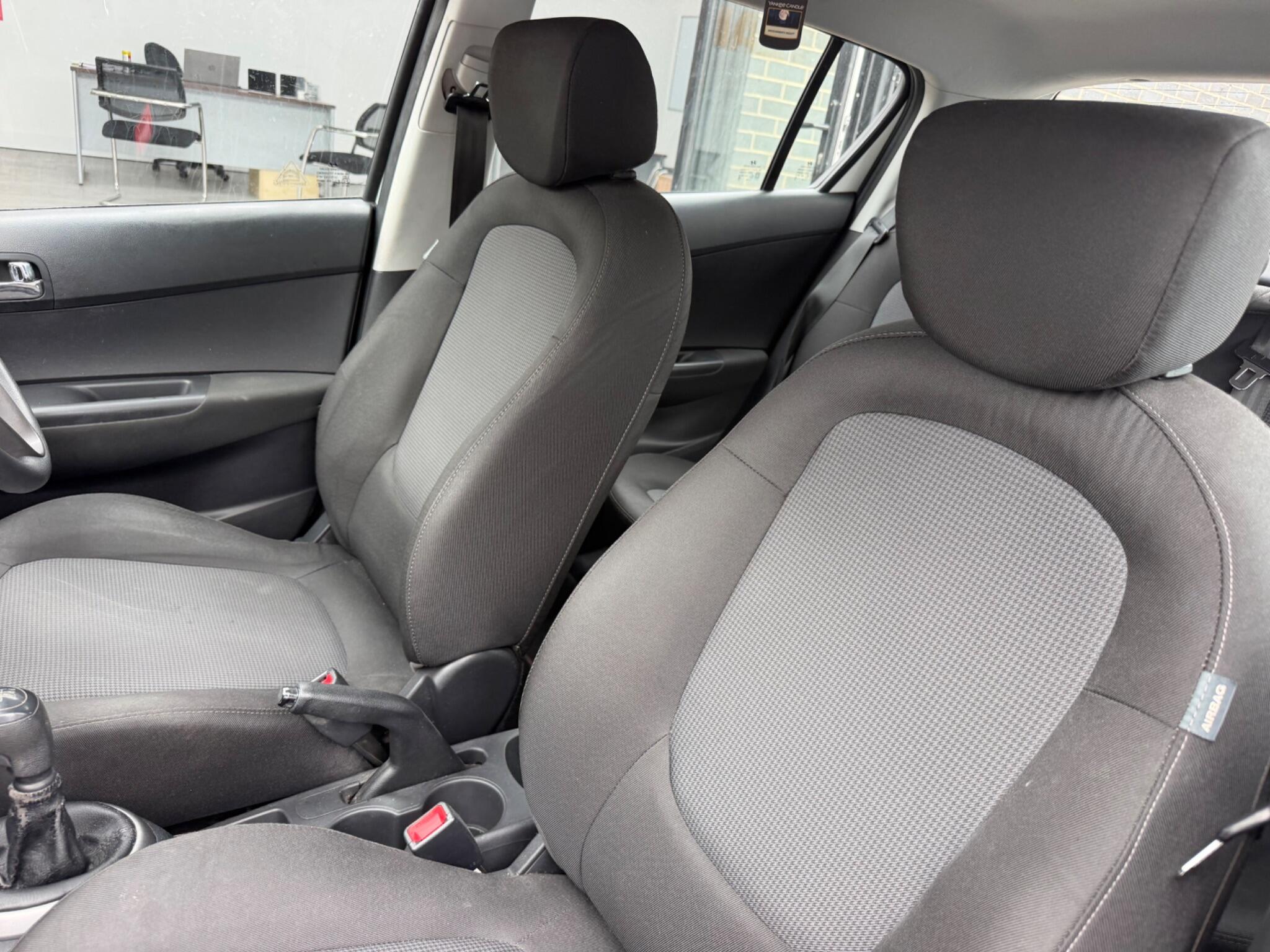 Hyundai i20 view 17