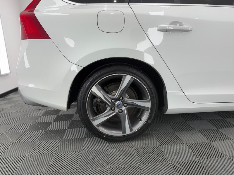 2013 Volvo V60 SOLD 1.6 T4 R-Design Lux Nav Estate 5dr Petrol Powershift Euro 5 (180 ps) • 63,000 miles image 9
