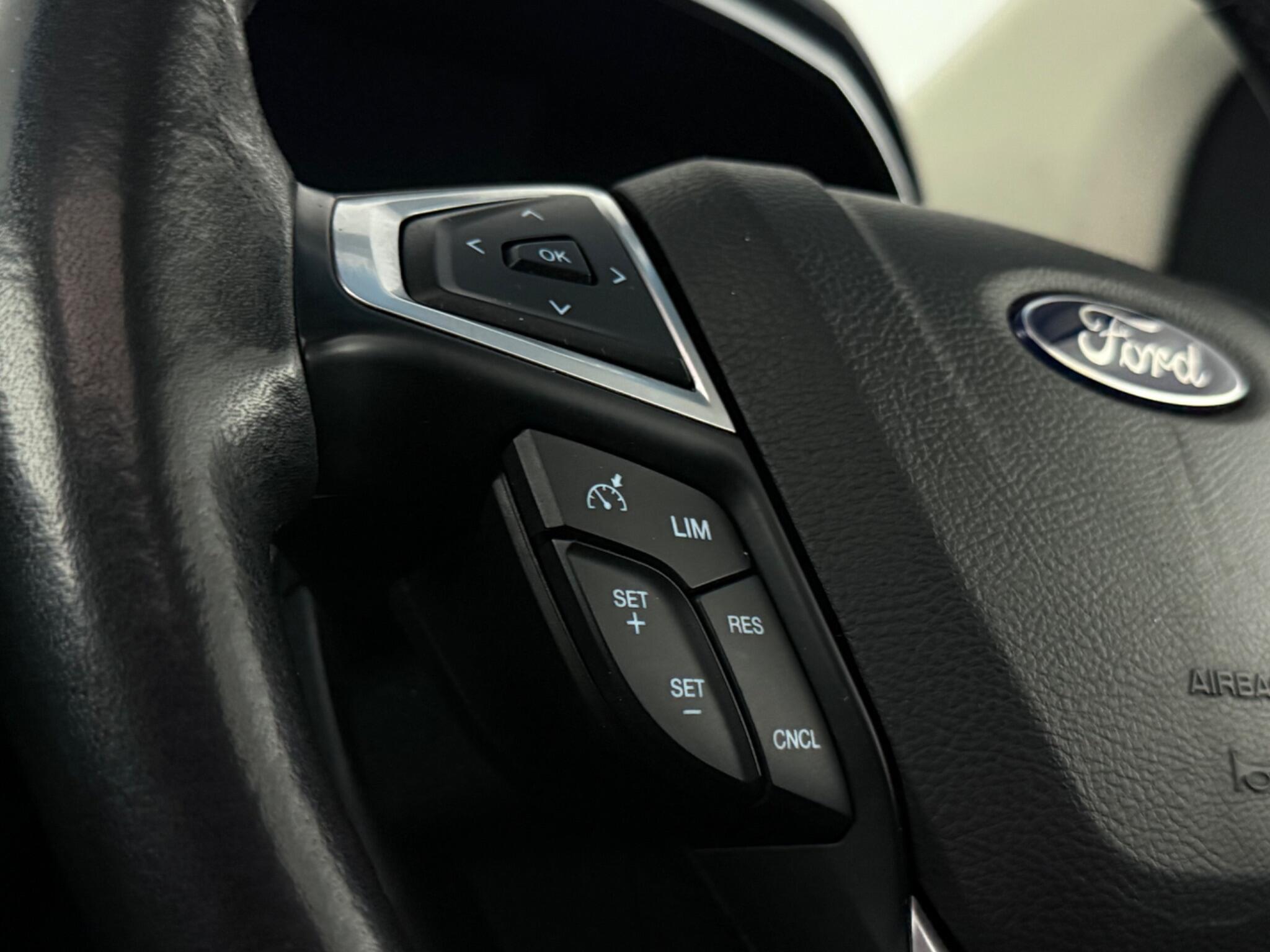 Ford Edge view 15