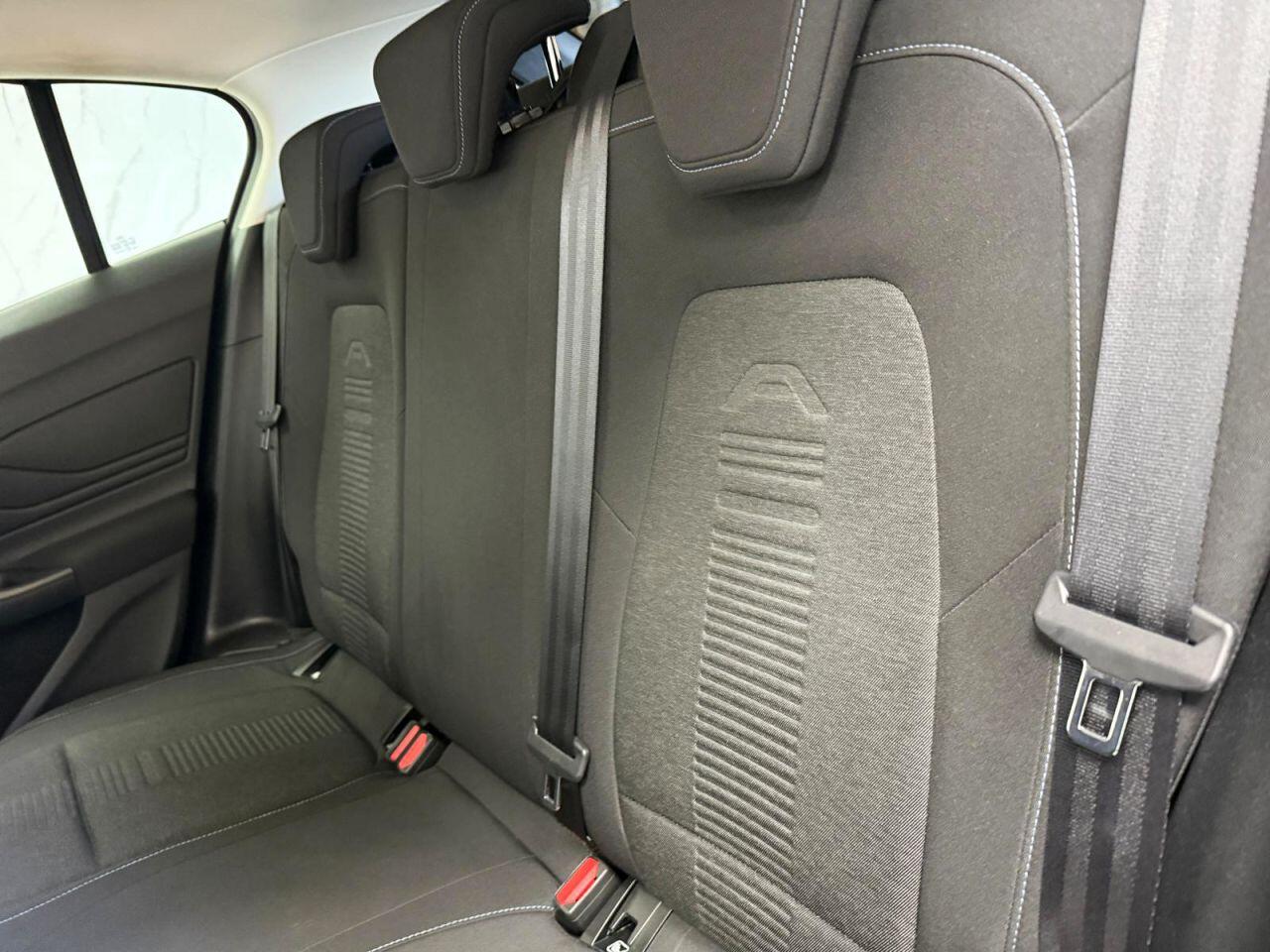 Ford Focus view 19