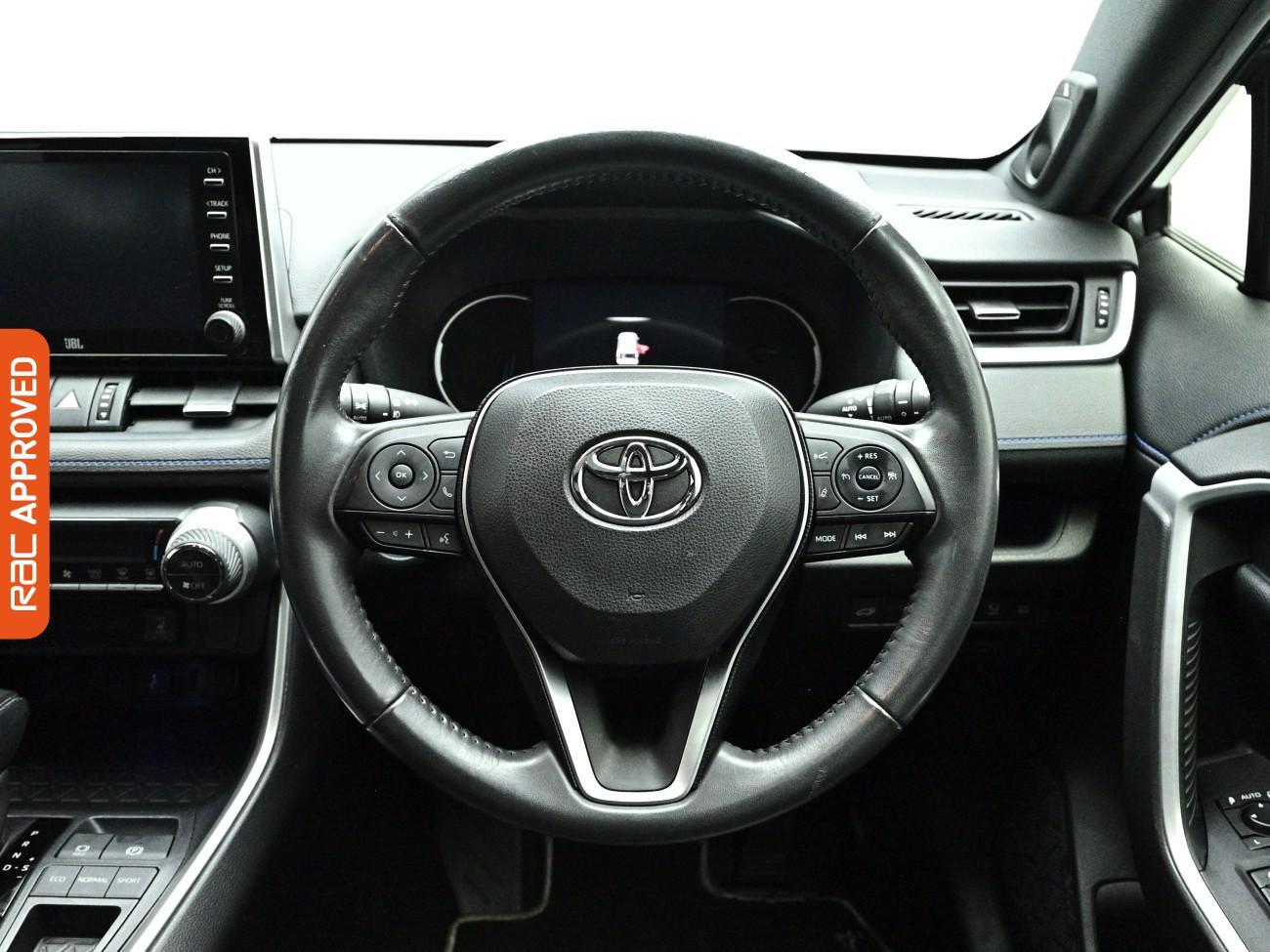 Toyota RAV4 view 9