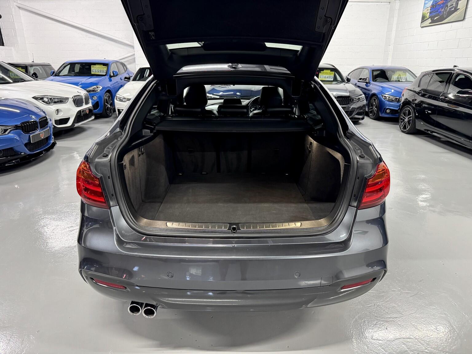 BMW 3 Series view 14