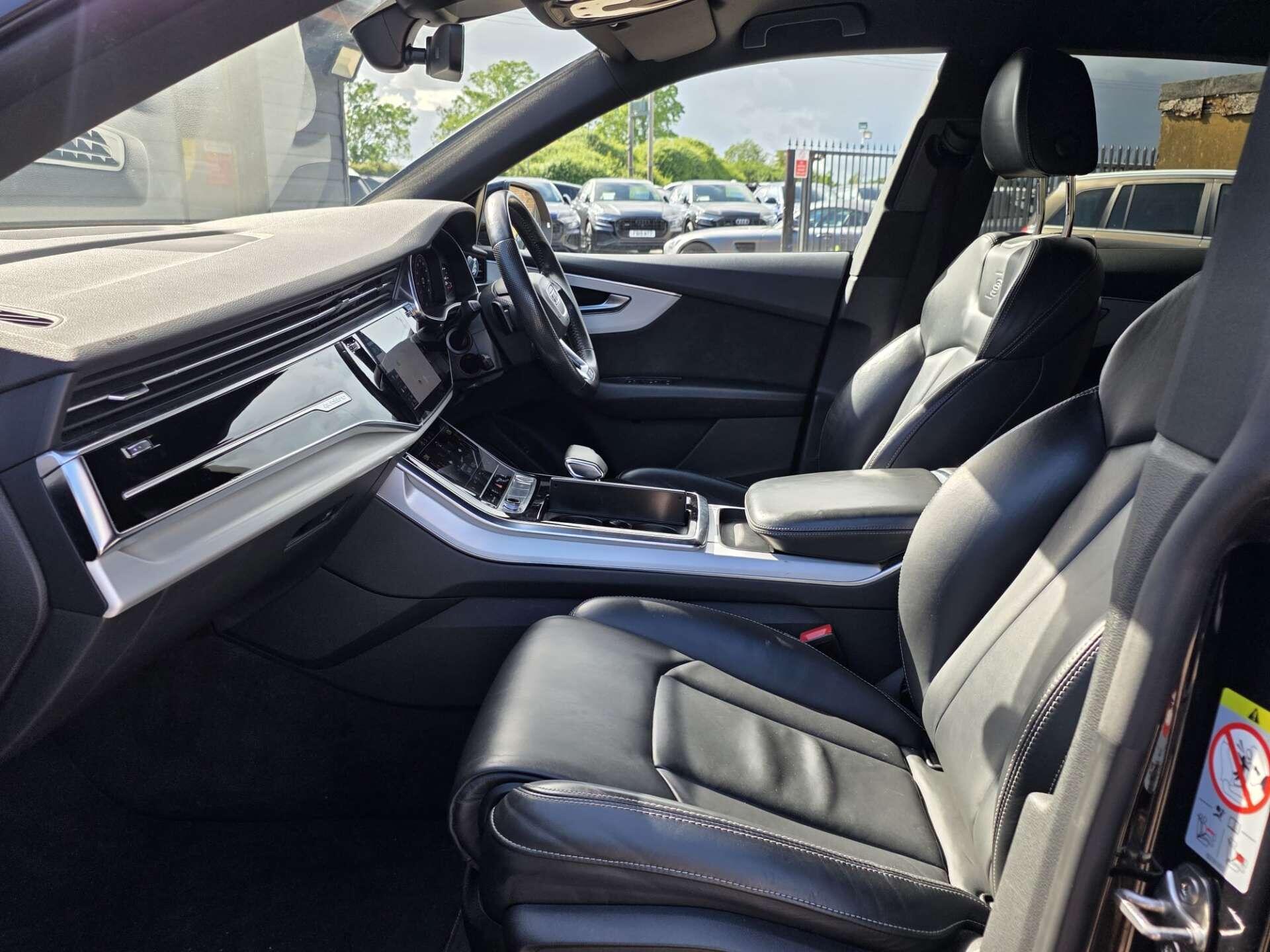 Audi Q8 view 22