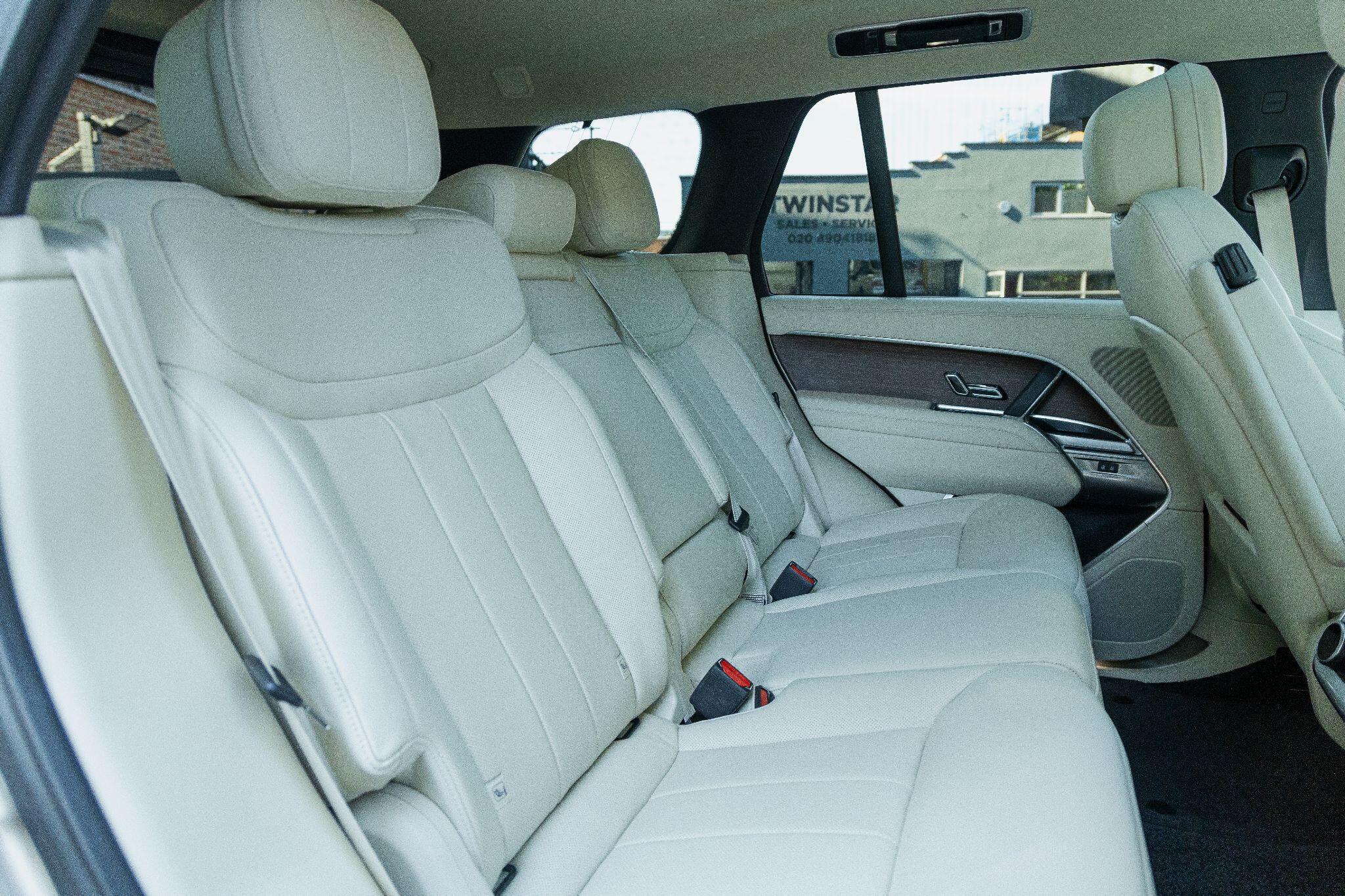 Land Rover Range Rover view 21