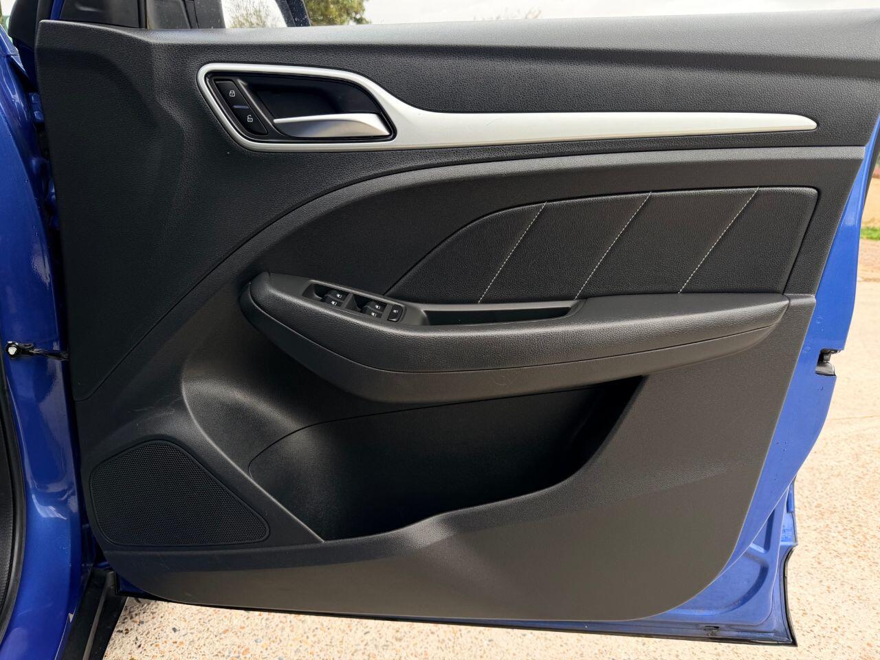 MG ZS view 15