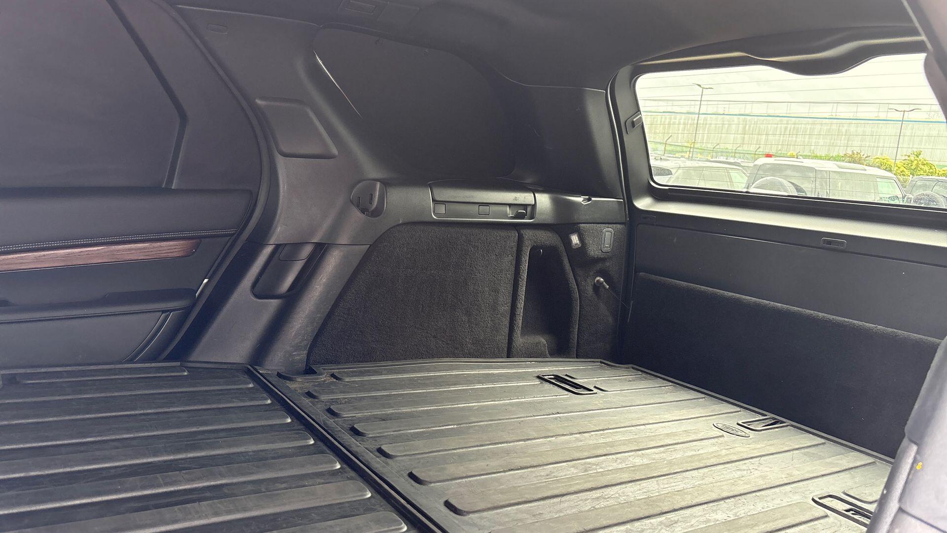 Land Rover Discovery view 23