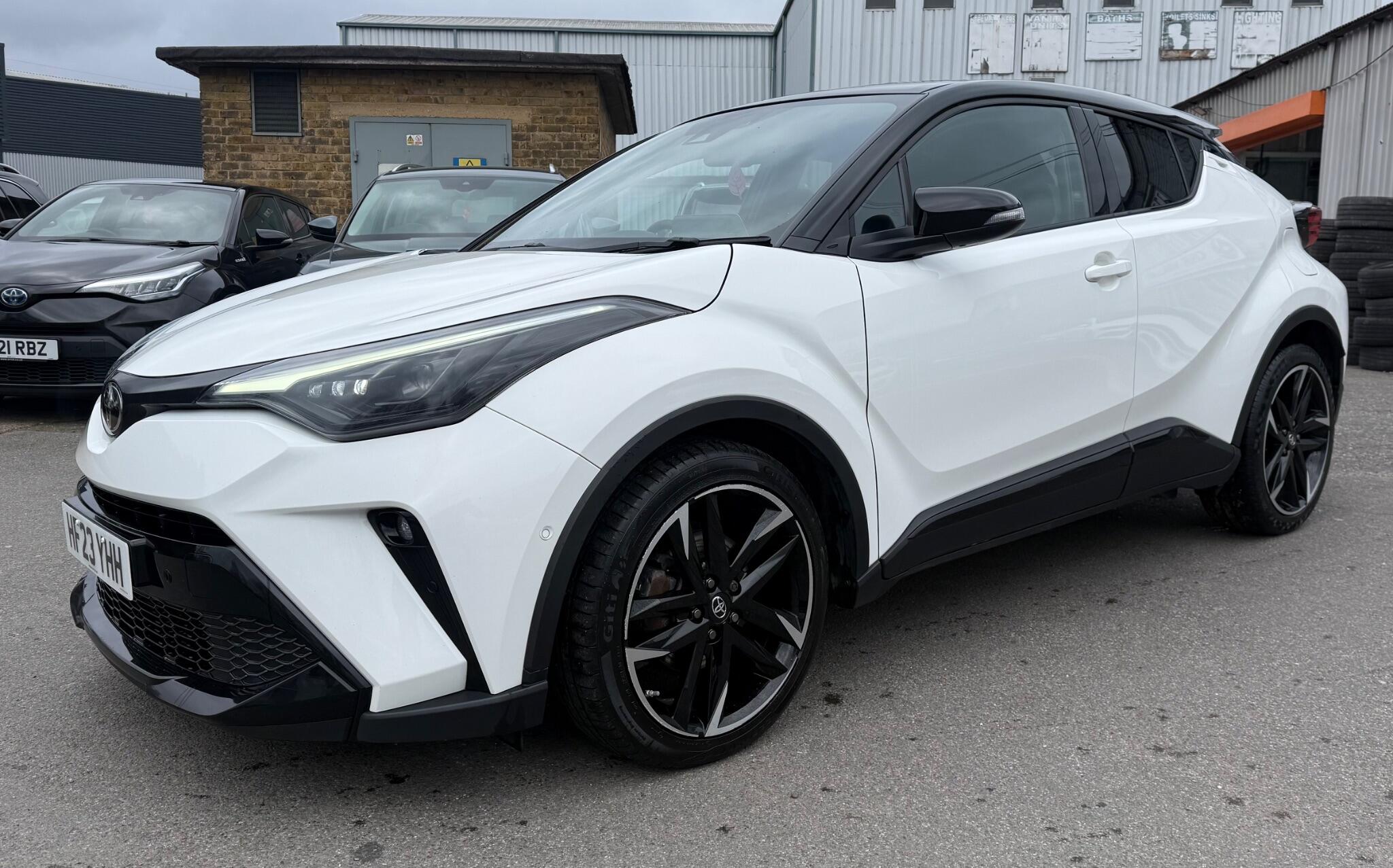 Toyota C-HR view 3