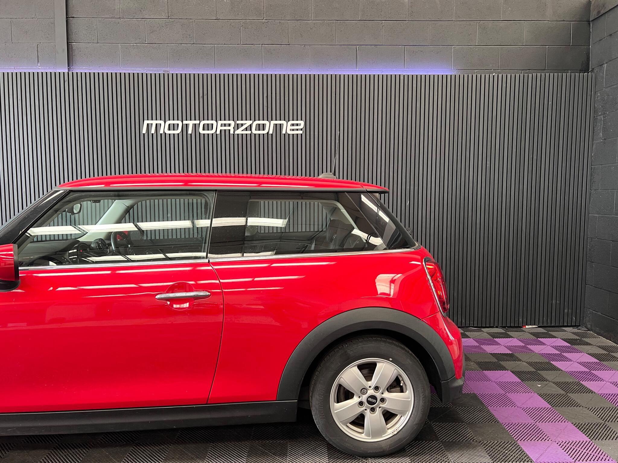 Mini Hatch view 14