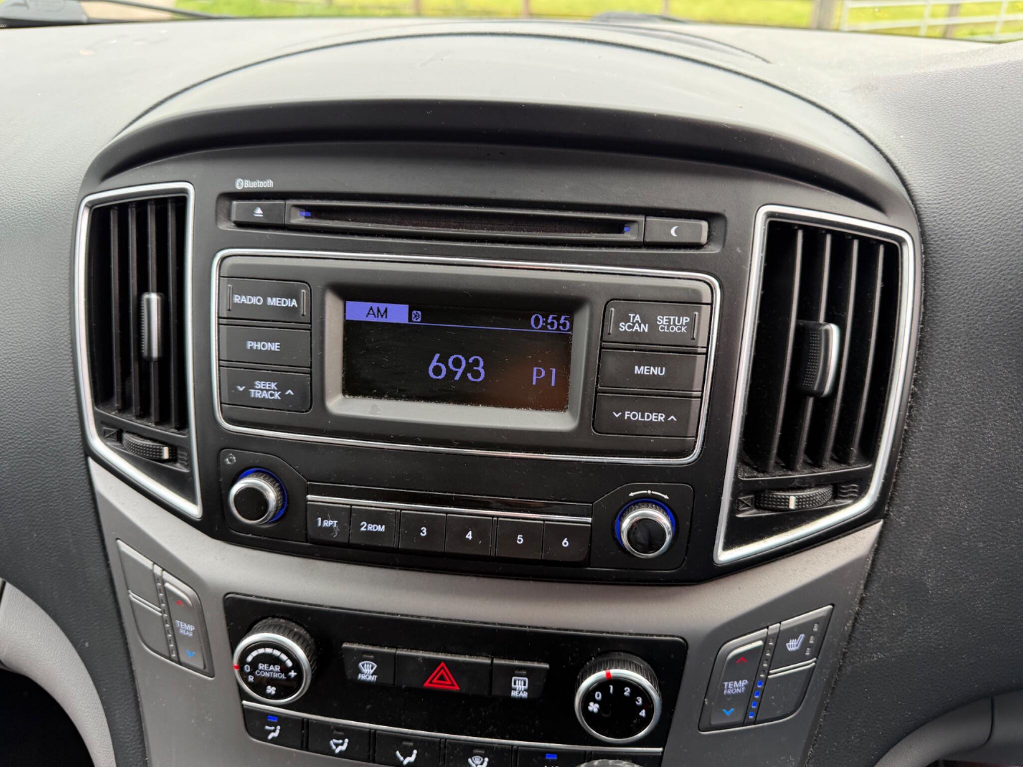 Hyundai i800 2.5 CRDi SE Auto Euro 6 5dr — photo 40 of 100