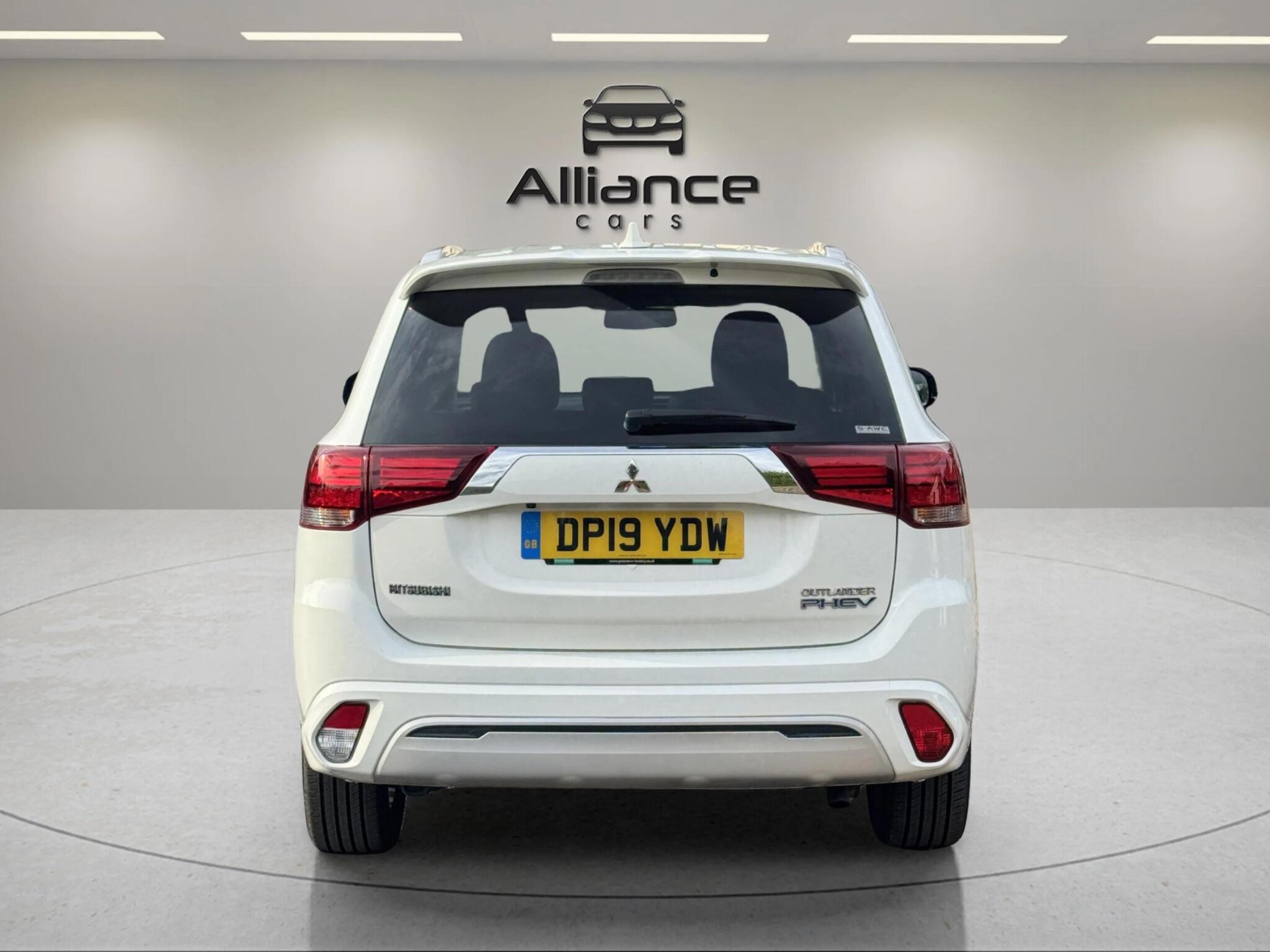 Mitsubishi Outlander view 28