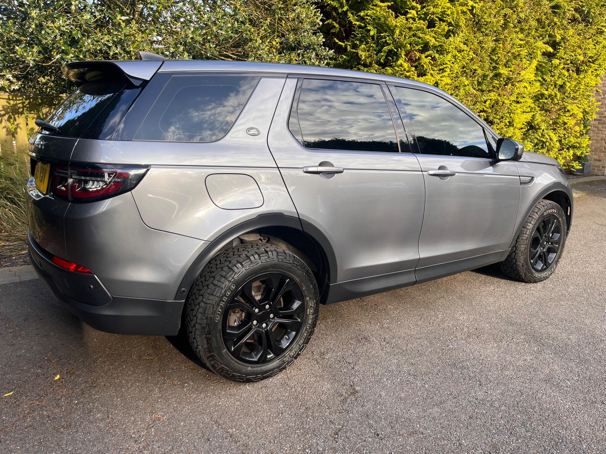 Land Rover Discovery Sport view 16