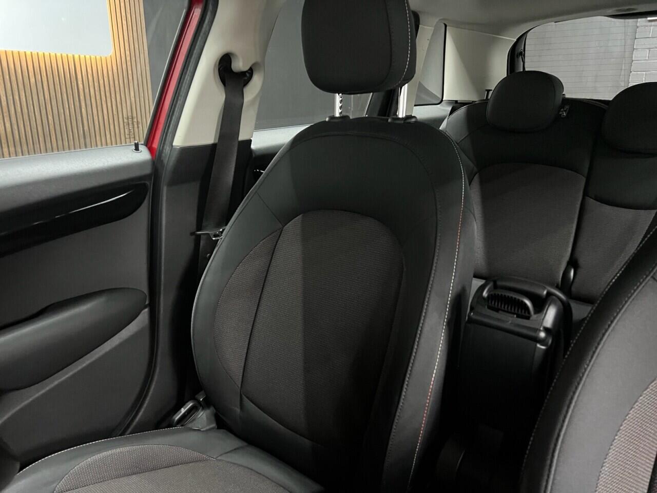 Mini Hatch view 29