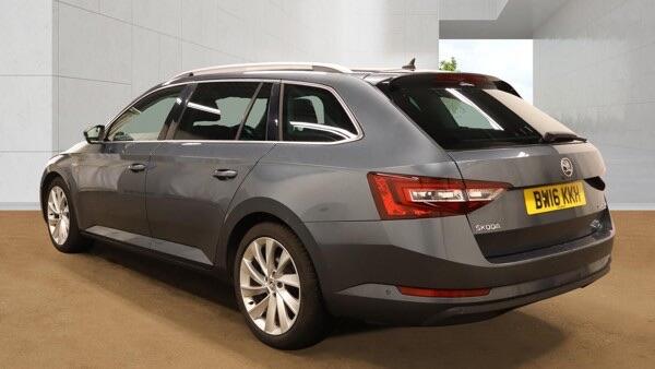 Skoda Superb view 6