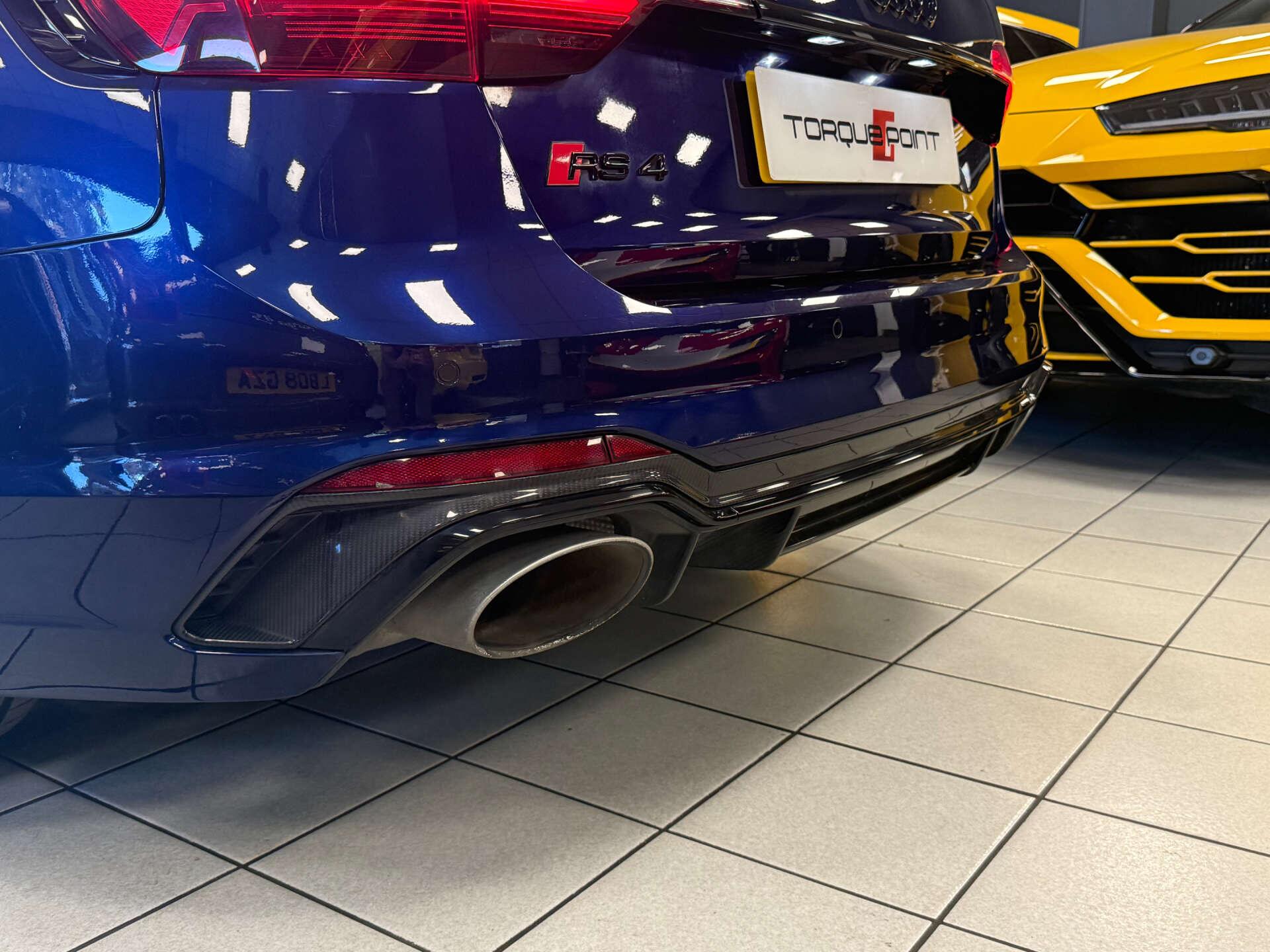 Audi RS4 view 17