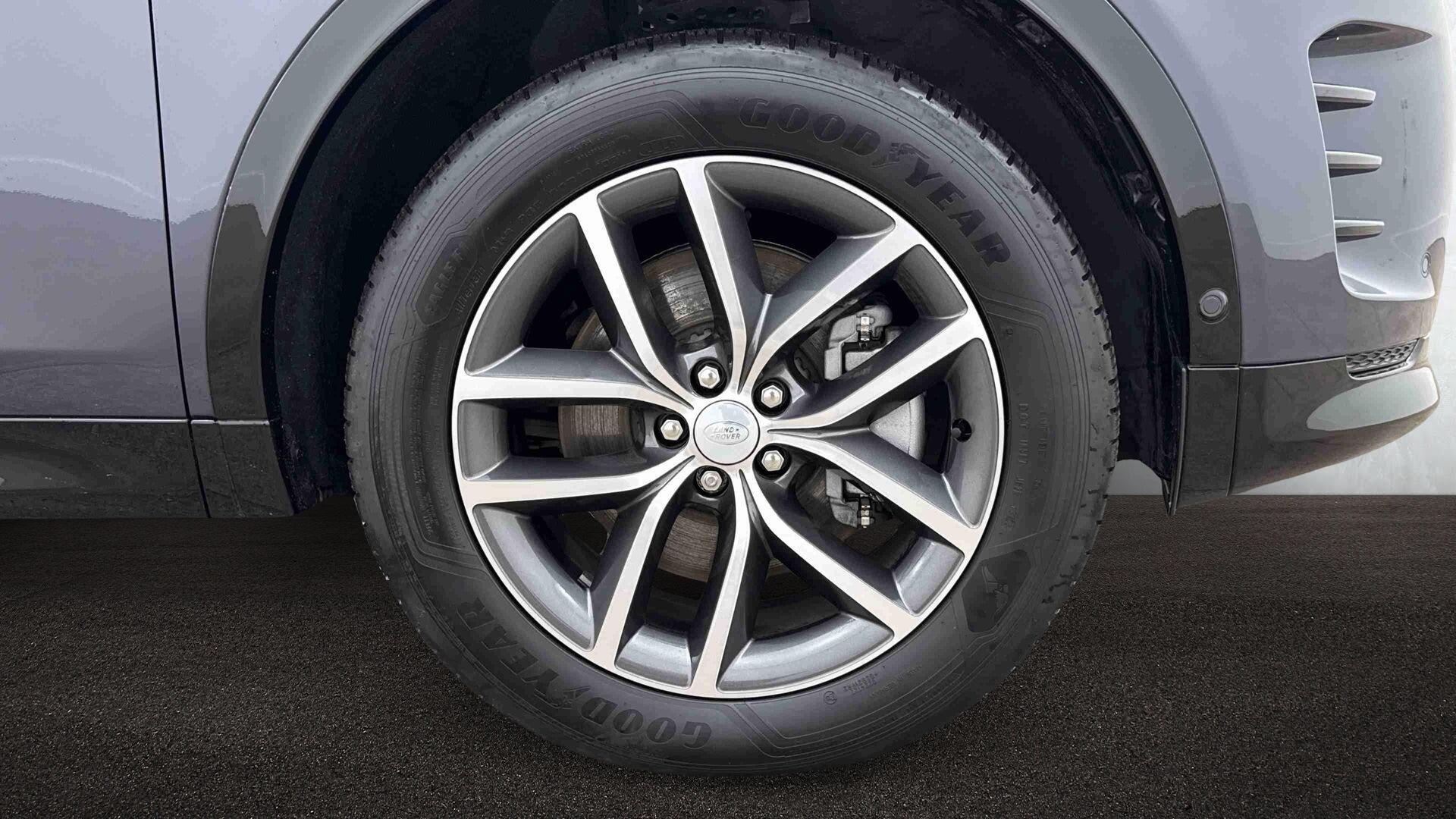 Land Rover Discovery Sport view 8
