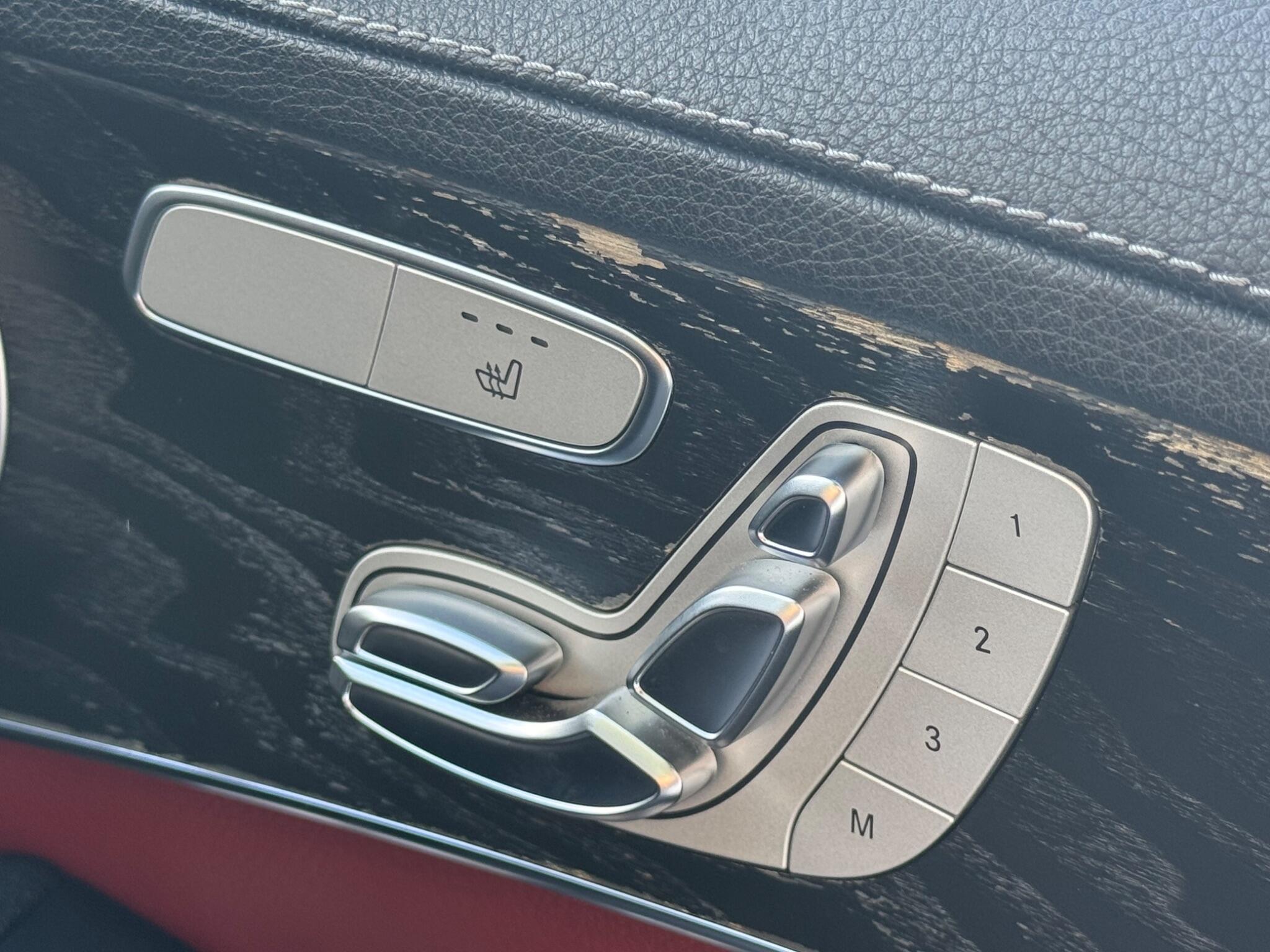 Mercedes-Benz C-Class view 32