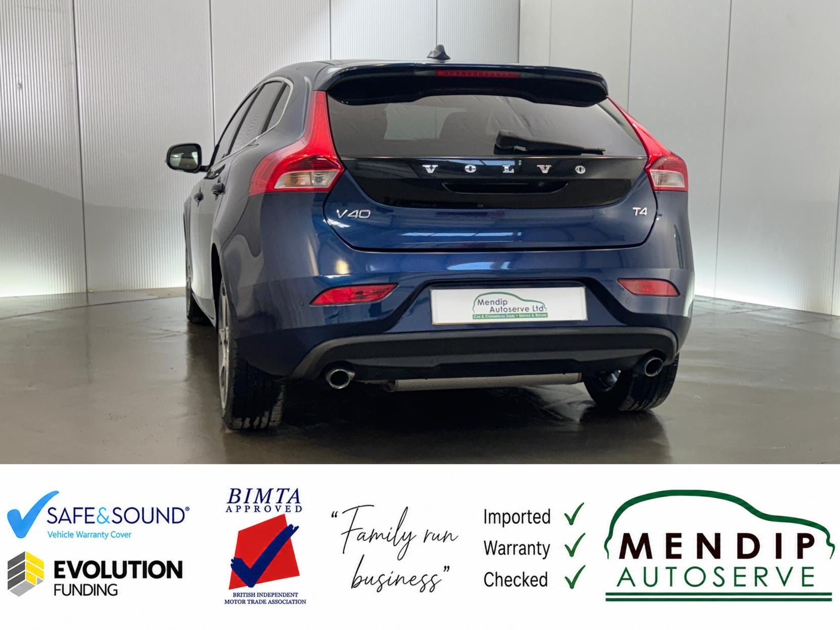 Volvo V40 view 20