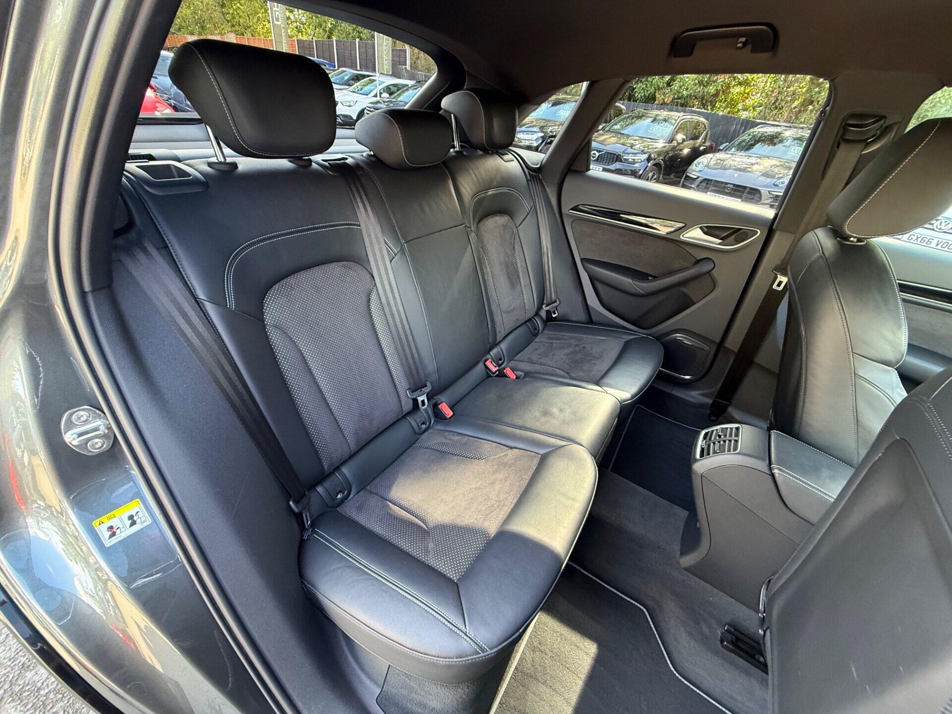 Audi Q3 view 30