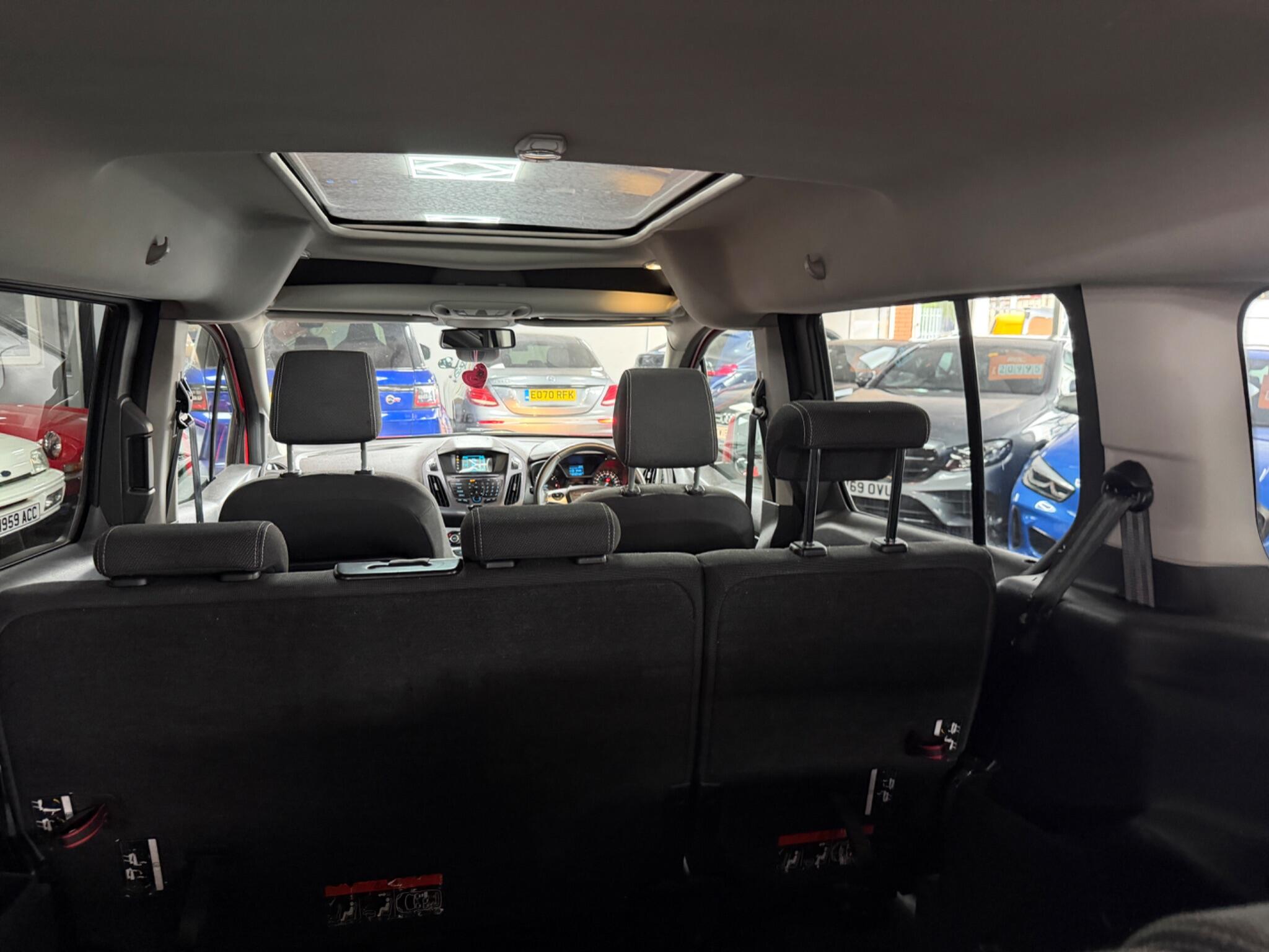 Ford Grand Tourneo Connect view 20