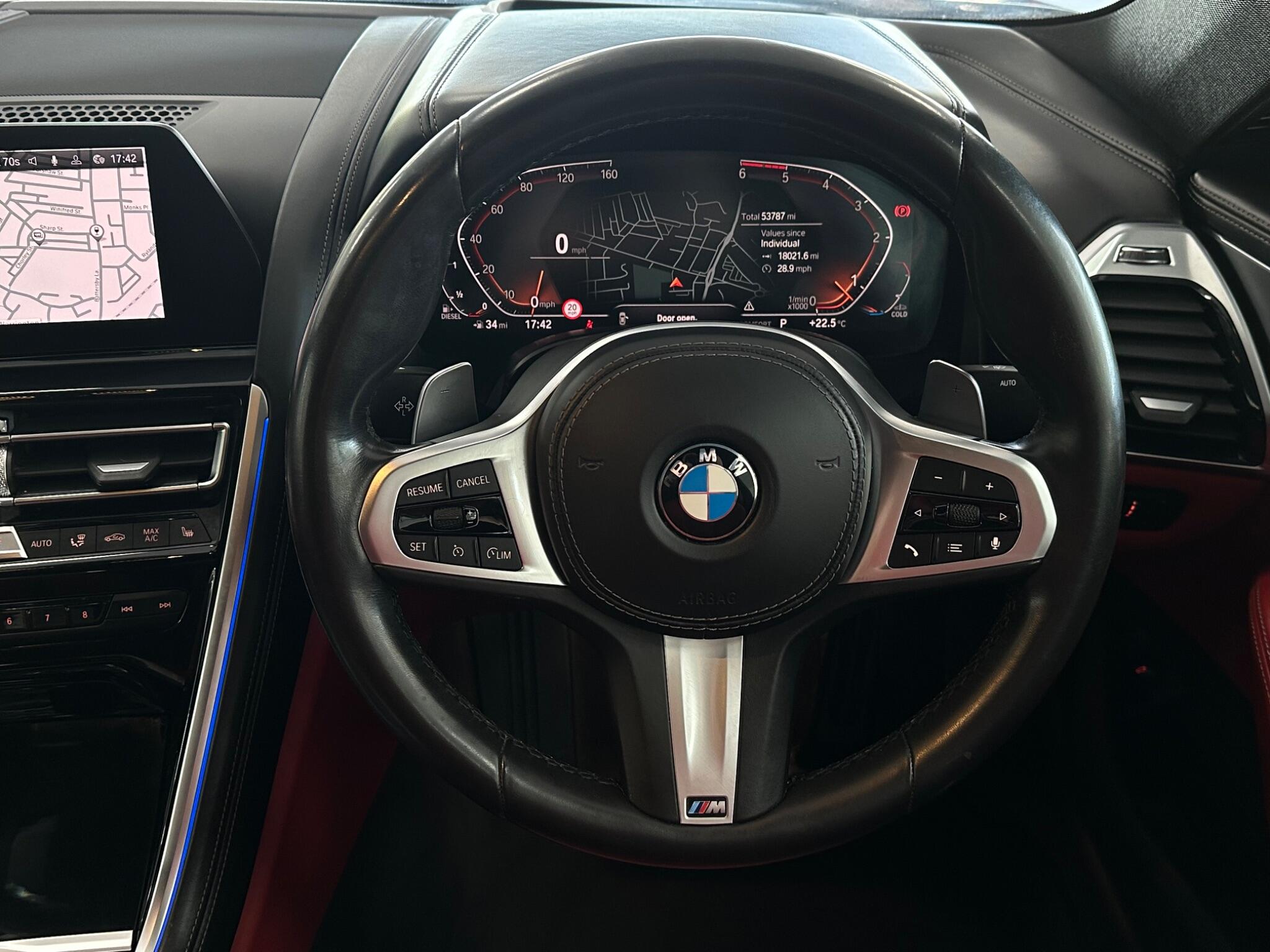 BMW 8 Series view 19