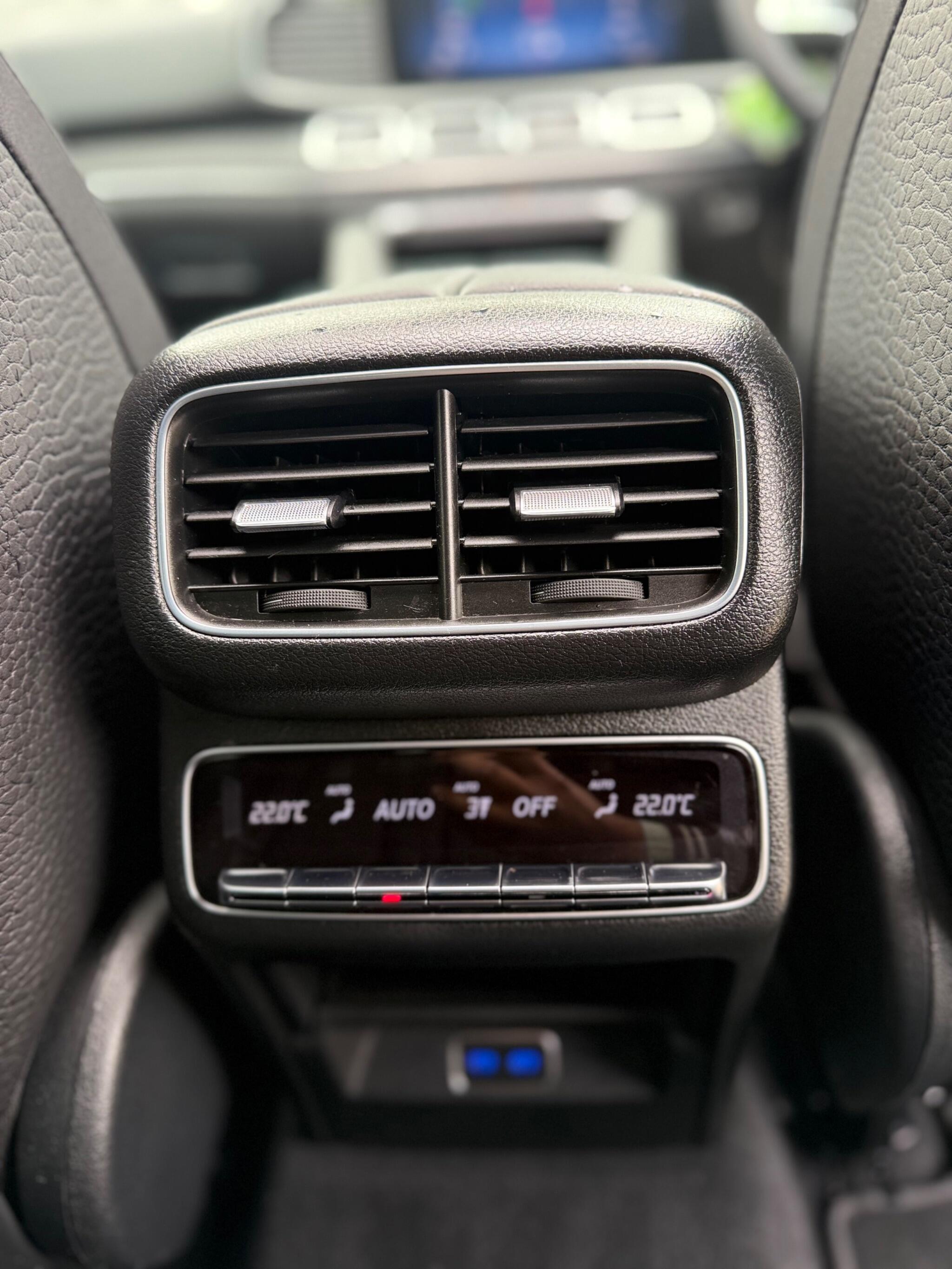 Mercedes-Benz GLE view 21