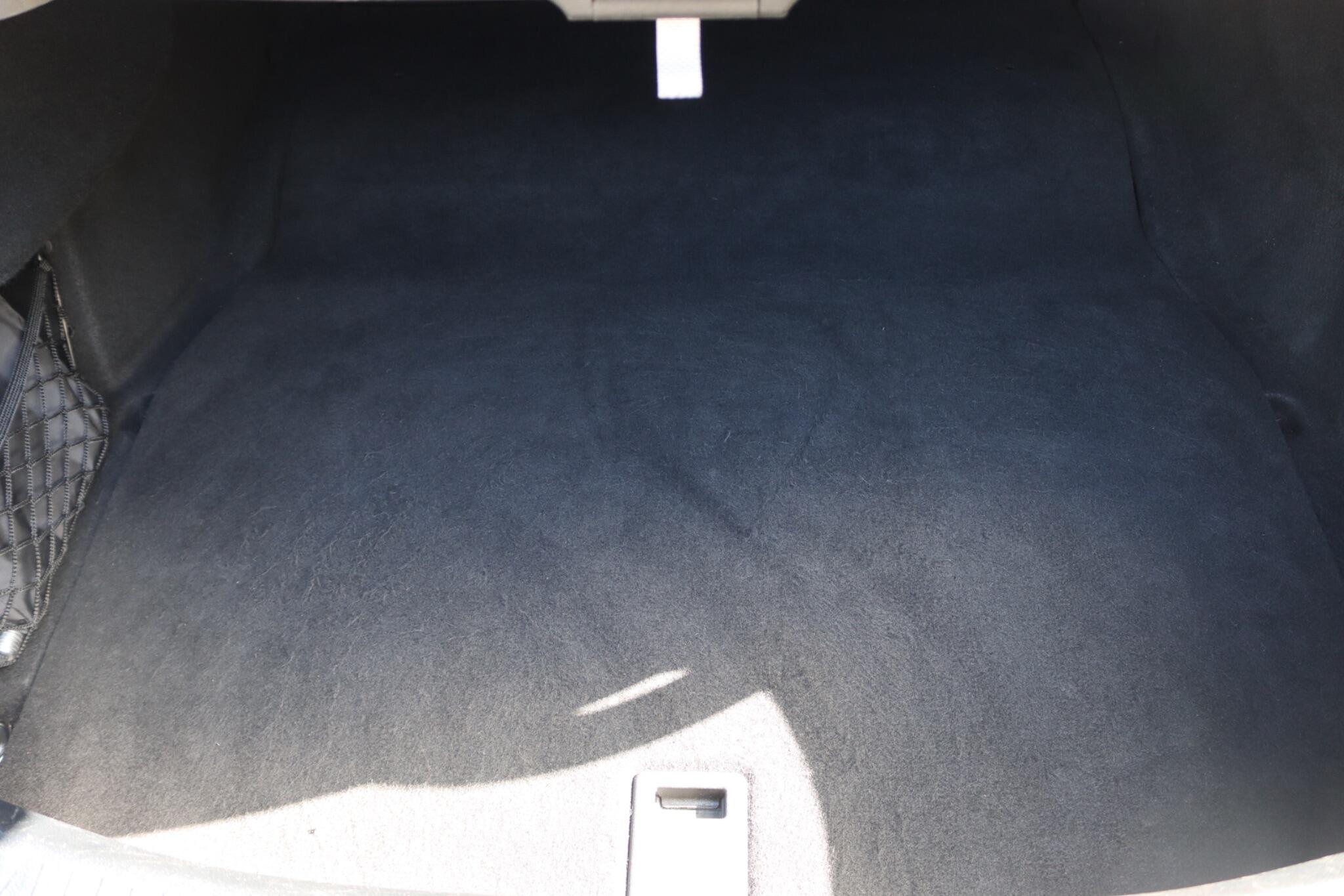Mercedes-Benz C-Class view 42