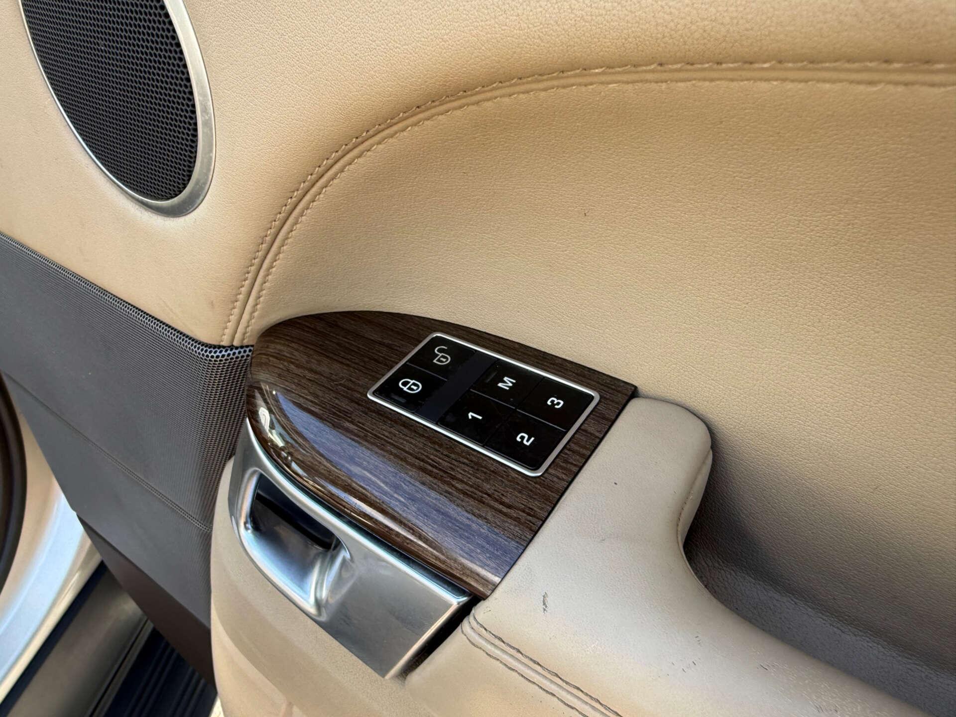 Land Rover Range Rover Sport view 32