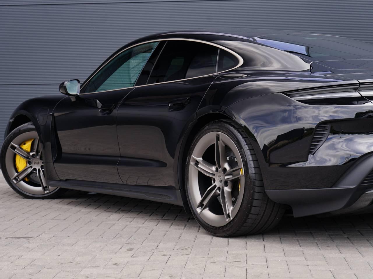 Porsche Taycan view 60