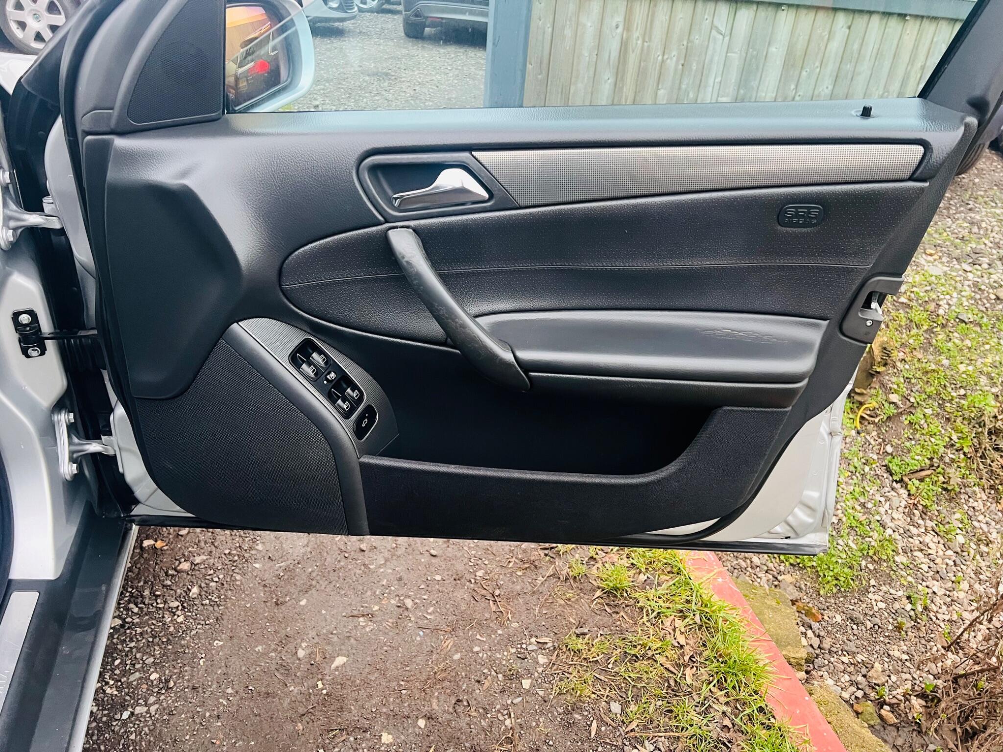 2004 Mercedes-Benz C Class image 22