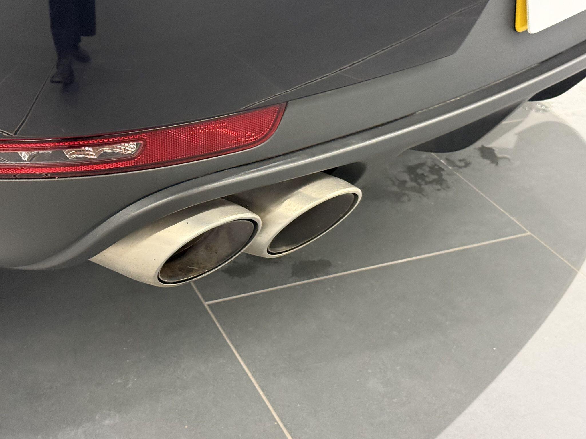Porsche Macan view 98