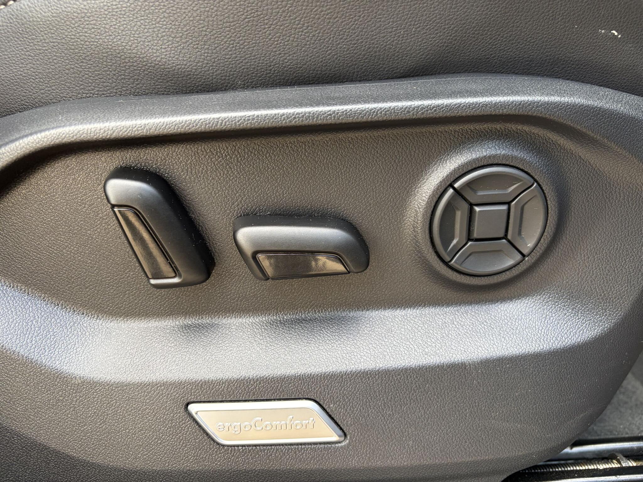 Volkswagen Touareg view 23