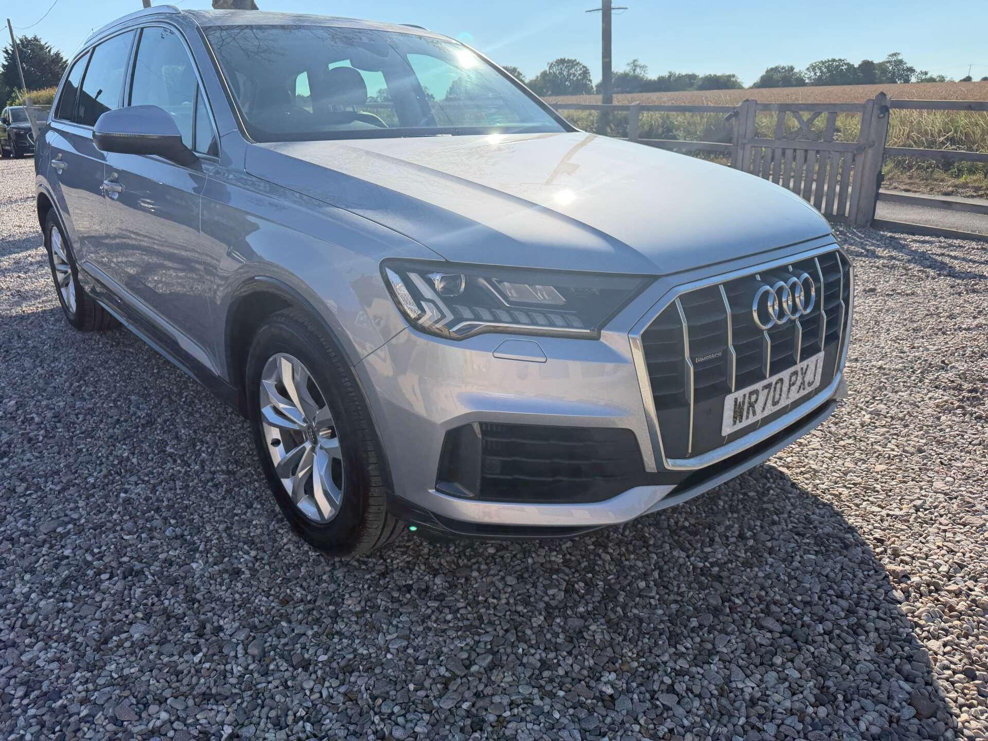 Audi Q7 view 12