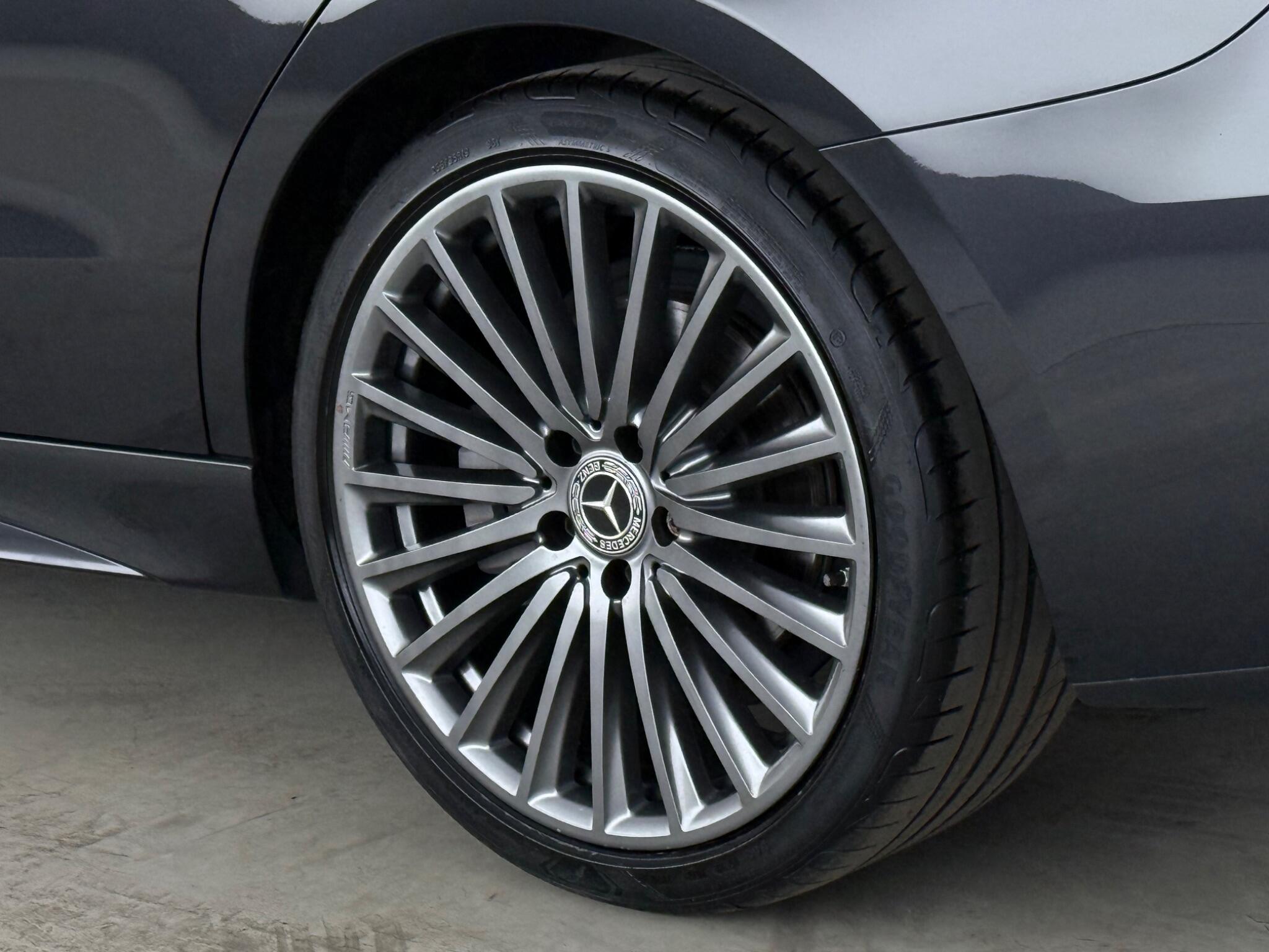 Mercedes-Benz C-Class view 9