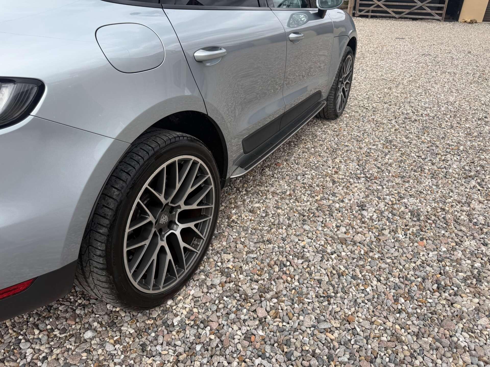 Porsche Macan view 14