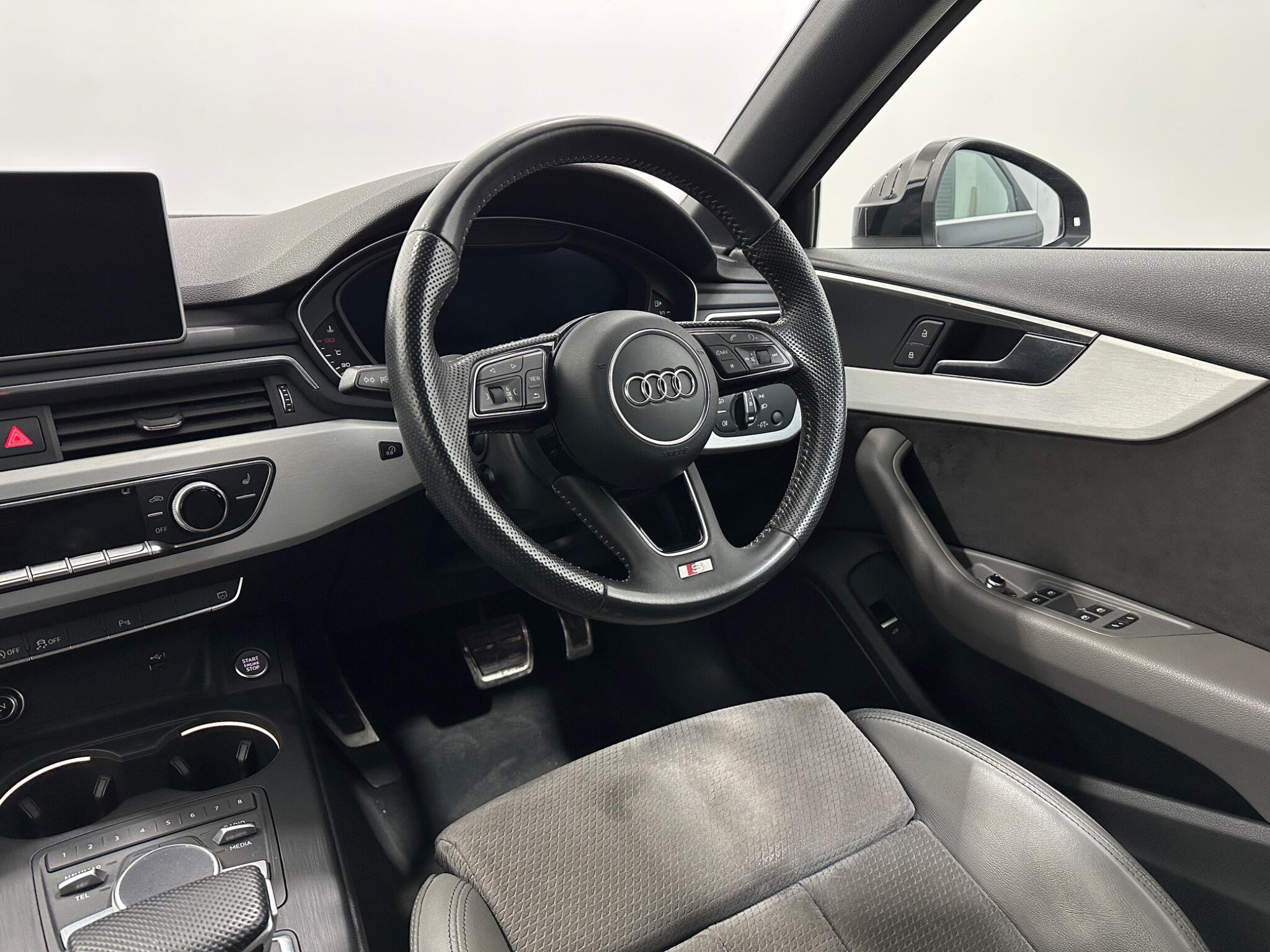Audi A4 view 12