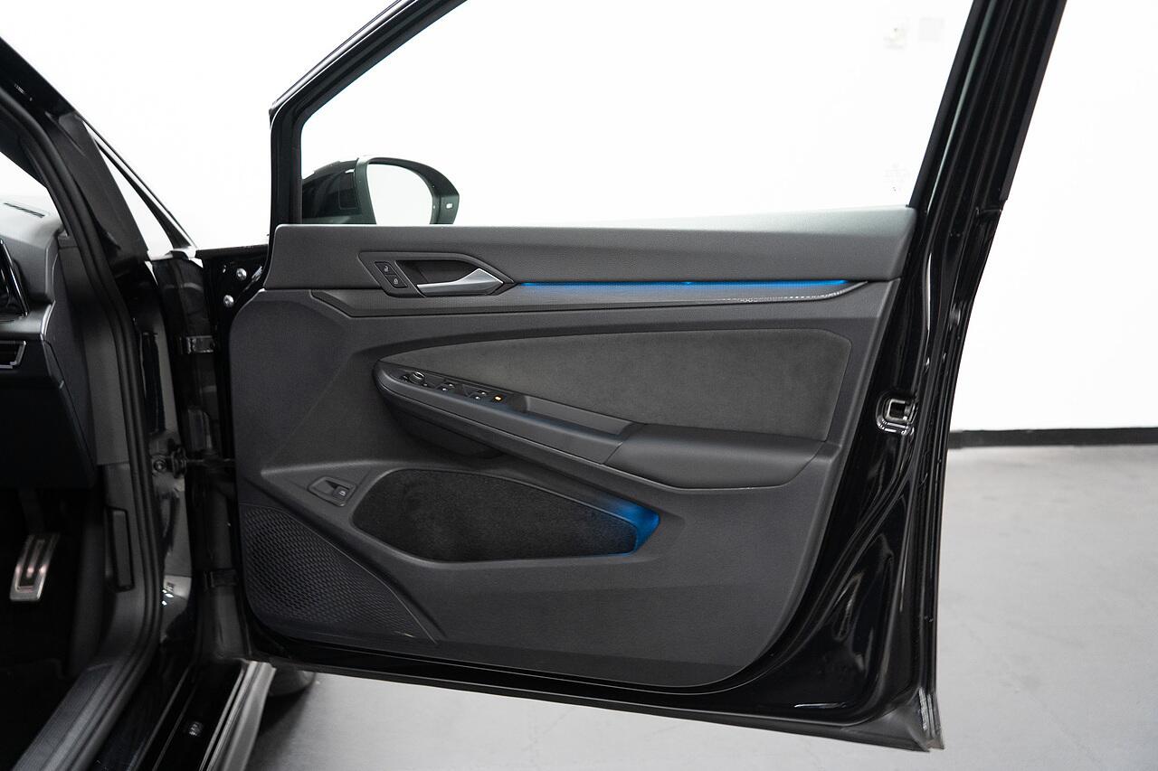 Volkswagen Golf view 20