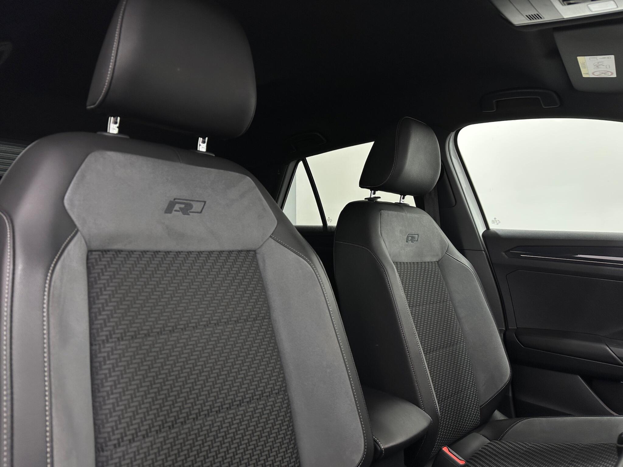 Volkswagen T-Roc view 33