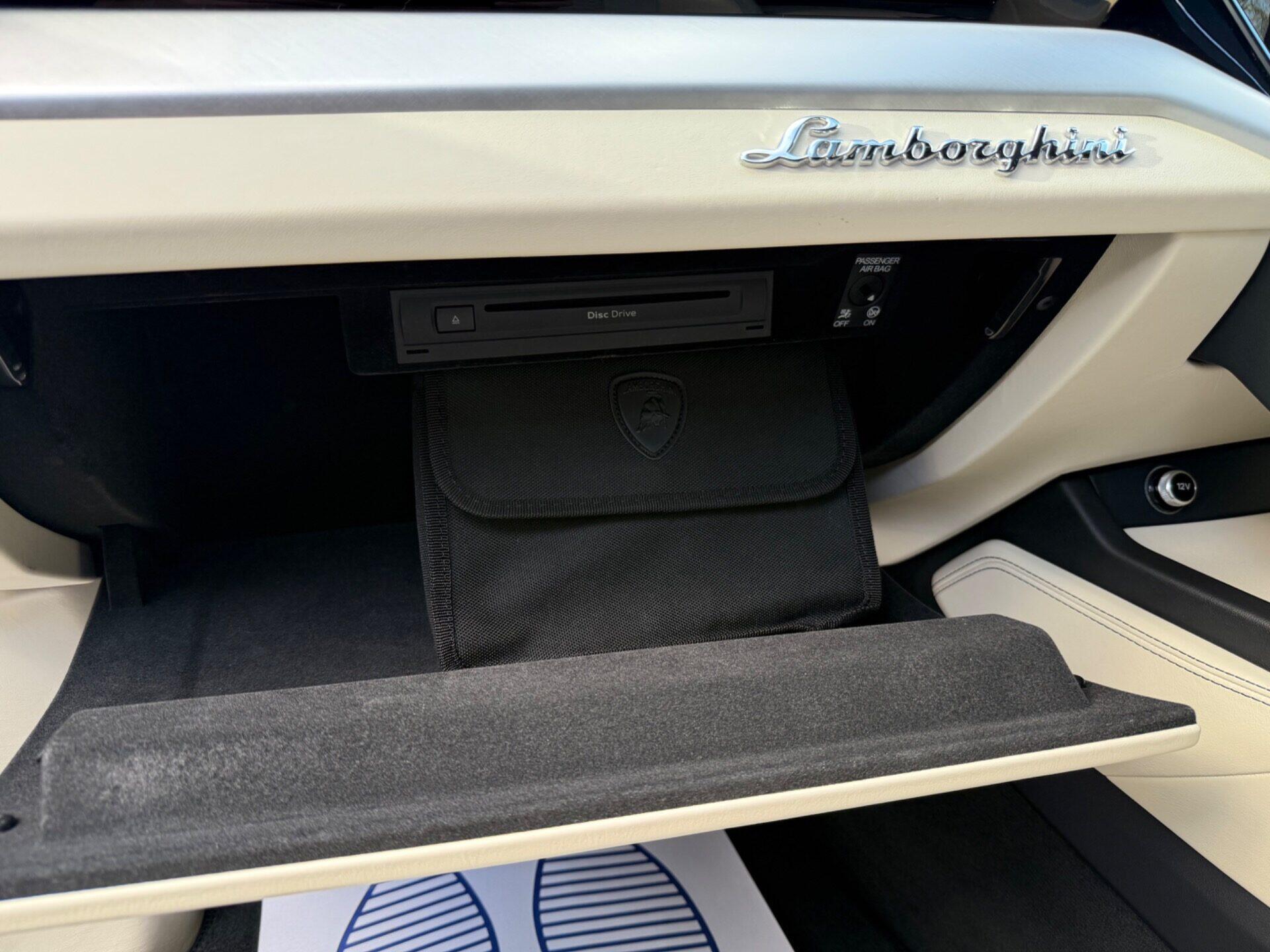 Lamborghini Urus view 75
