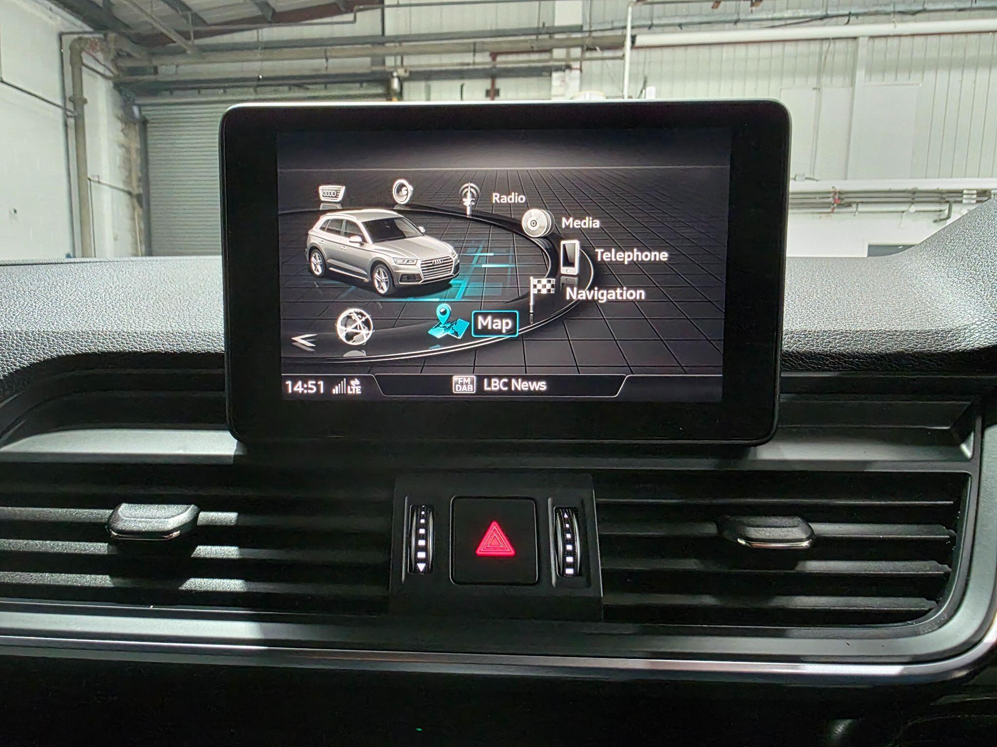 Audi Q5 view 9