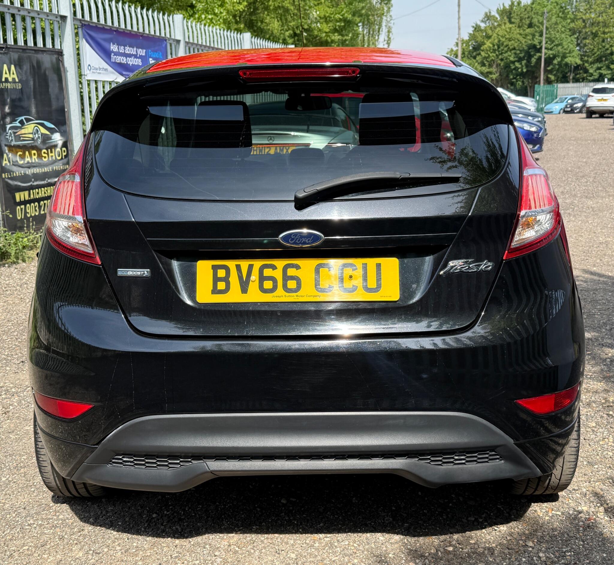 2016 Ford Fiesta image 10