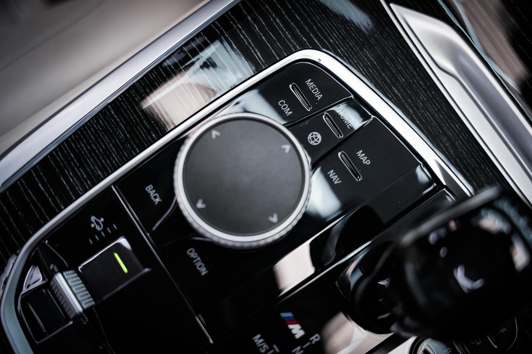 BMW X7 view 43